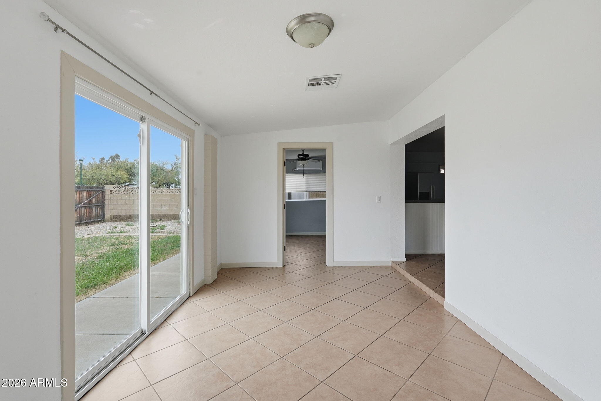 222 W IVYGLEN Street