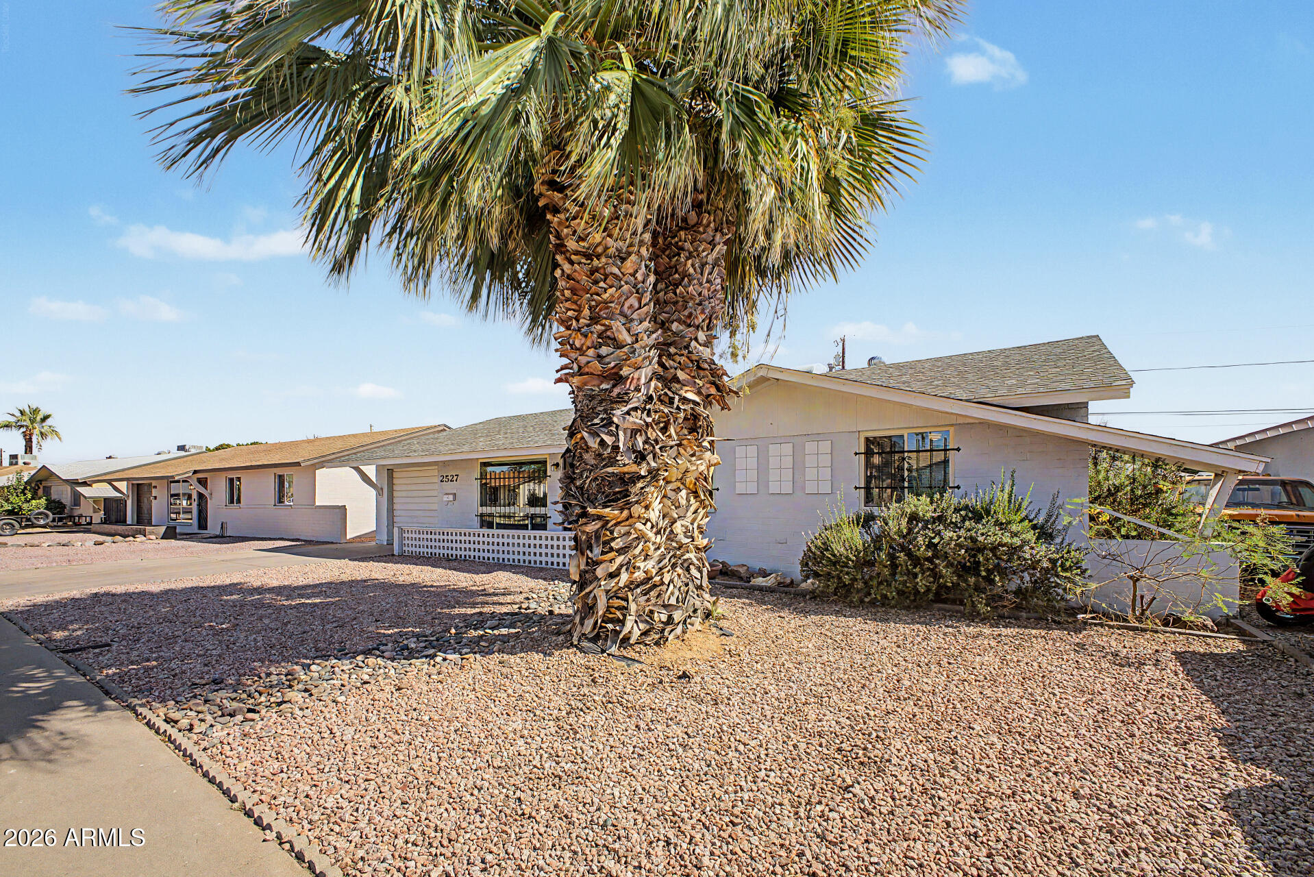 2527 W LARKSPUR Drive