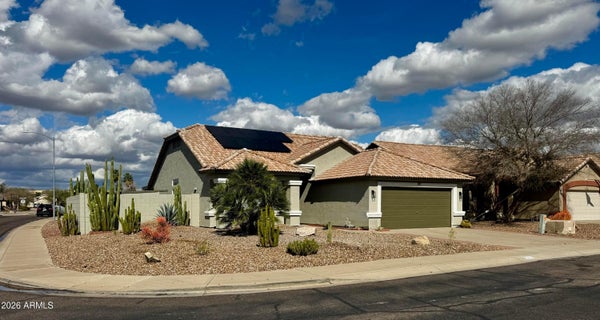 7570 W JENAN DR, PEORIA, AZ 85345 - Image 3d84772e8d0fd1ee7faec380d5e8f331/1208671082