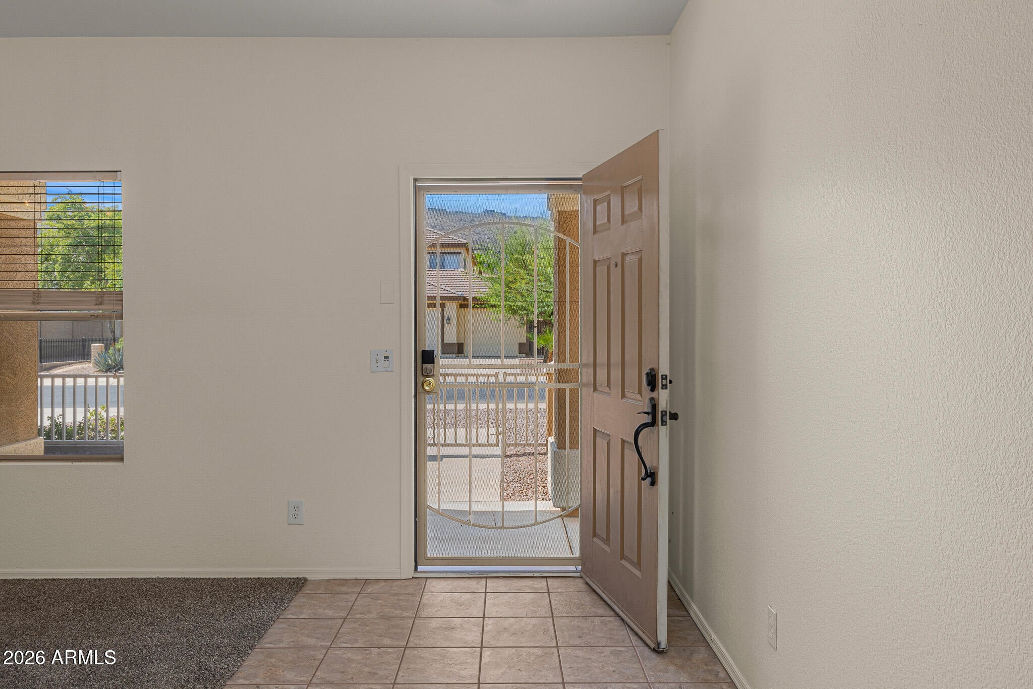 1226 E GWEN Street