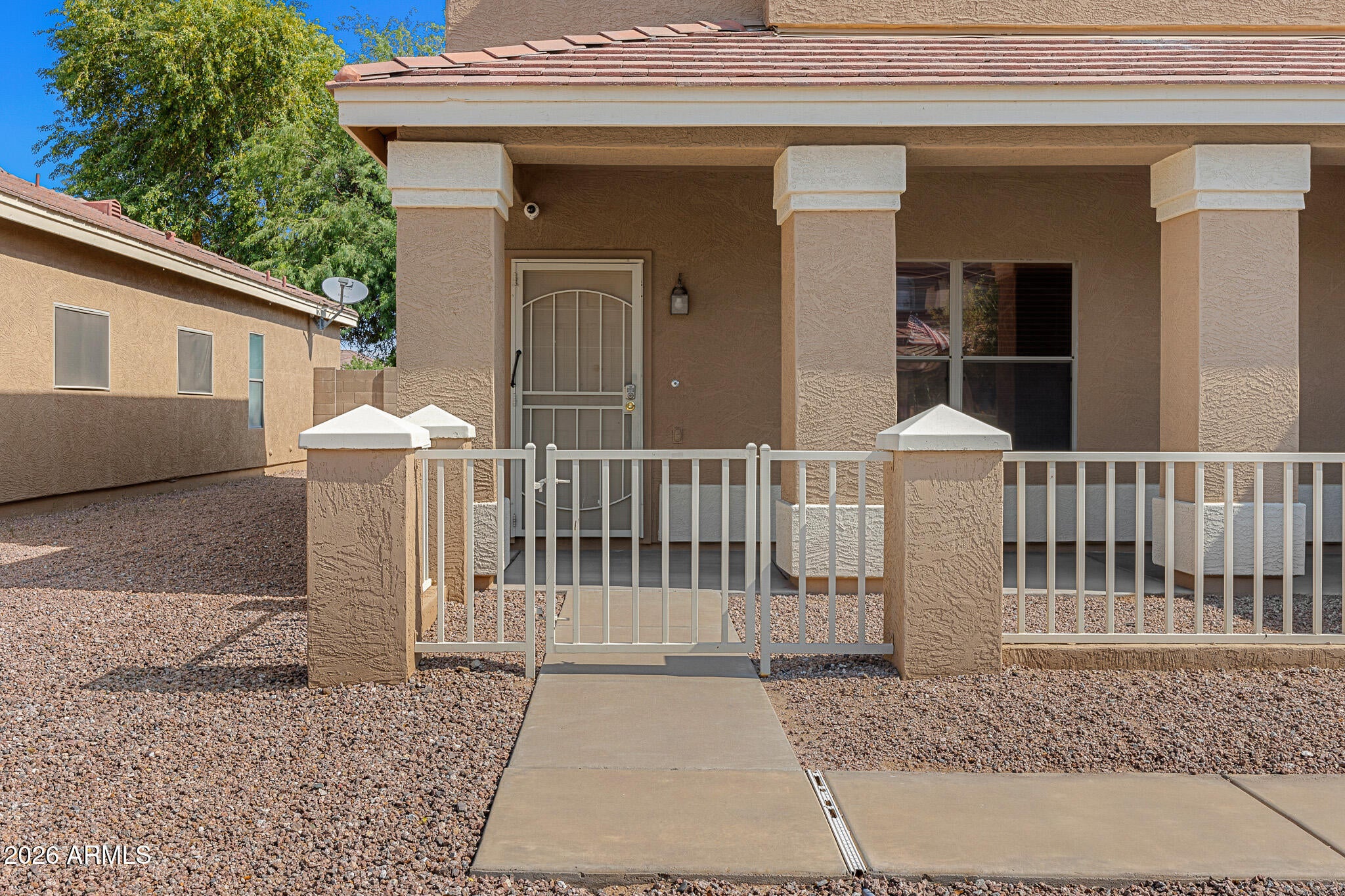 1226 E GWEN Street