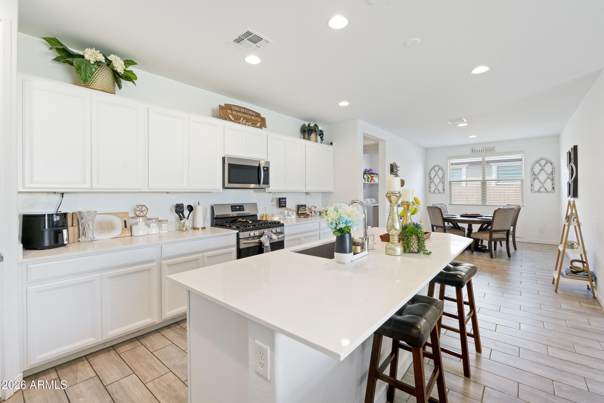 9512 W TURNEY Avenue