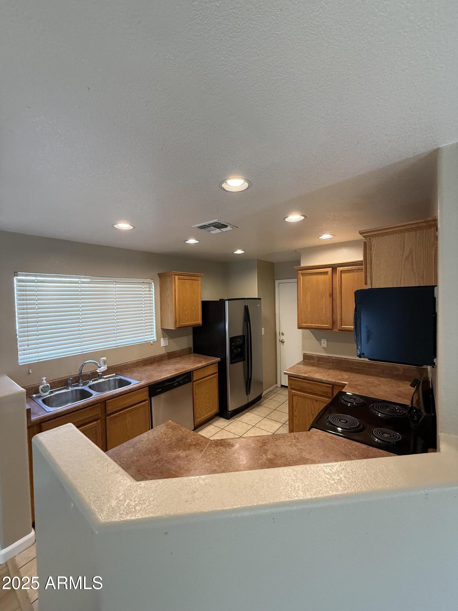 Peoria, Arizona 85345, United States, 3 Bedrooms Bedrooms, ,3 BathroomsBathrooms,Residential,Pending,119222