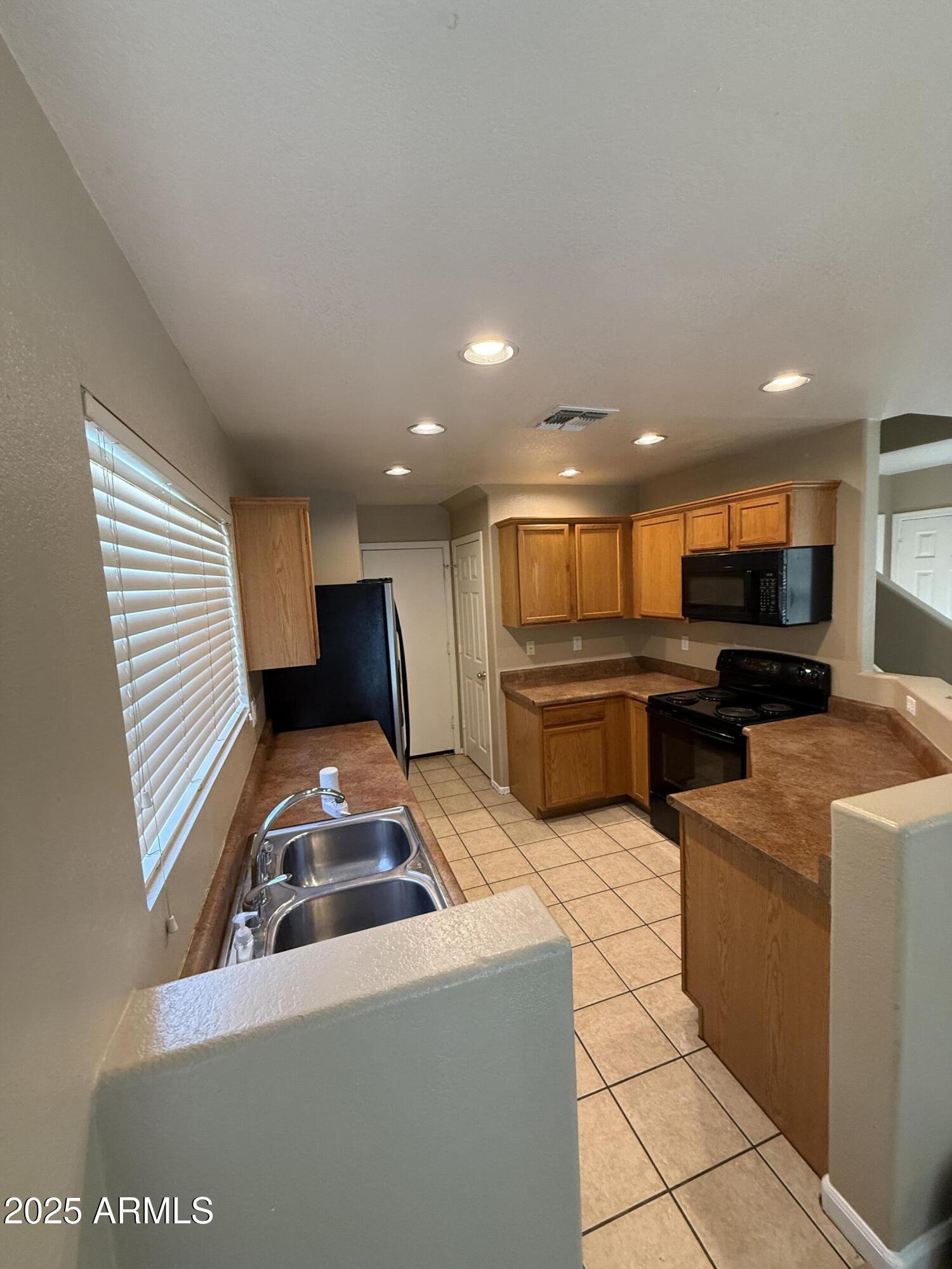 Peoria, Arizona 85345, United States, 3 Bedrooms Bedrooms, ,3 BathroomsBathrooms,Residential,Pending,119222