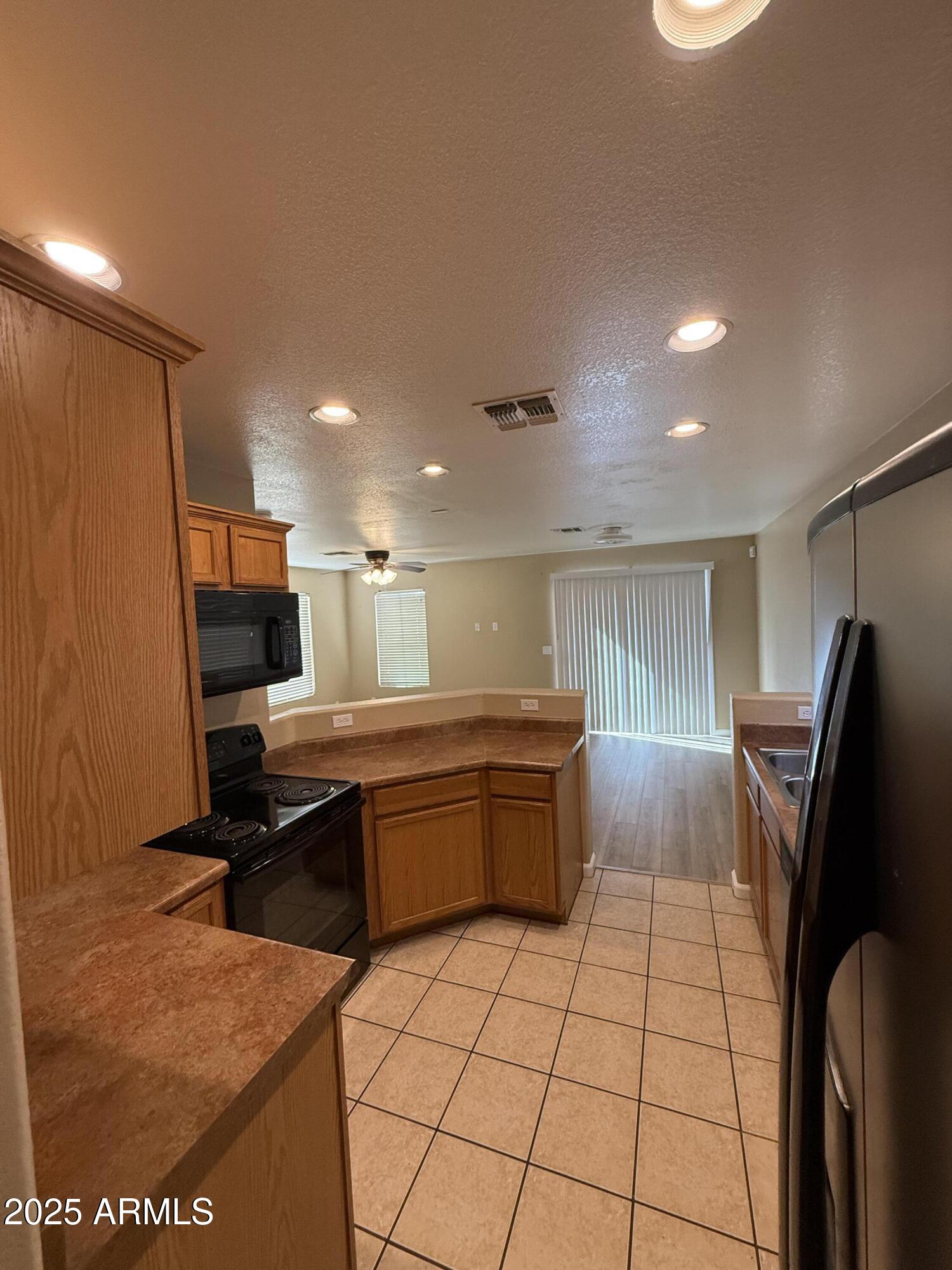 Peoria, Arizona 85345, United States, 3 Bedrooms Bedrooms, ,3 BathroomsBathrooms,Residential,Pending,119222