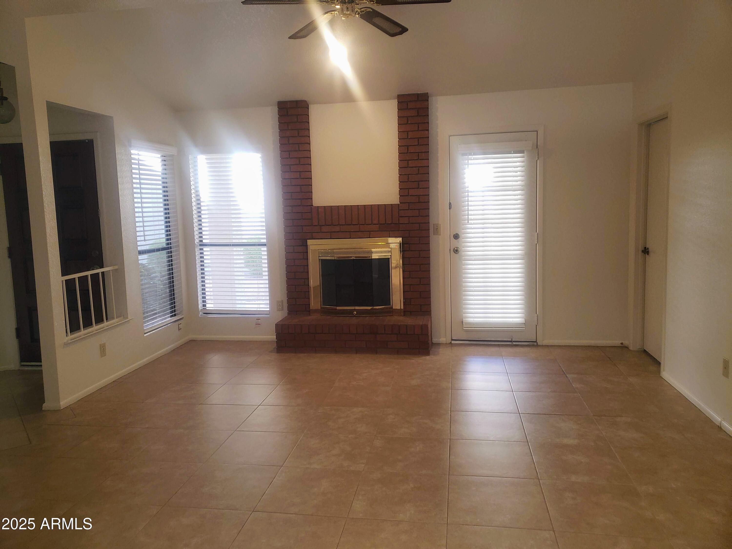 1625 E JEROME Avenue