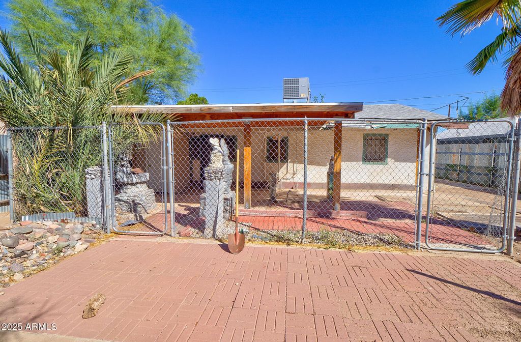 Photo of 107 W 1st Street, Eloy, AZ 85131 (MLS # 6929759)