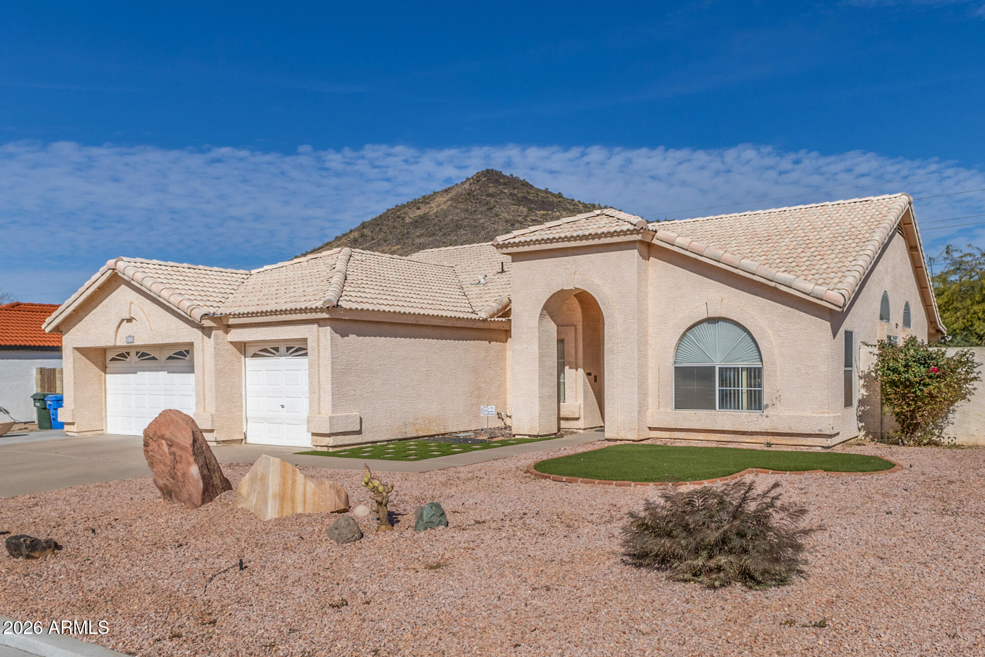 5538 W Fallen Leaf Lane