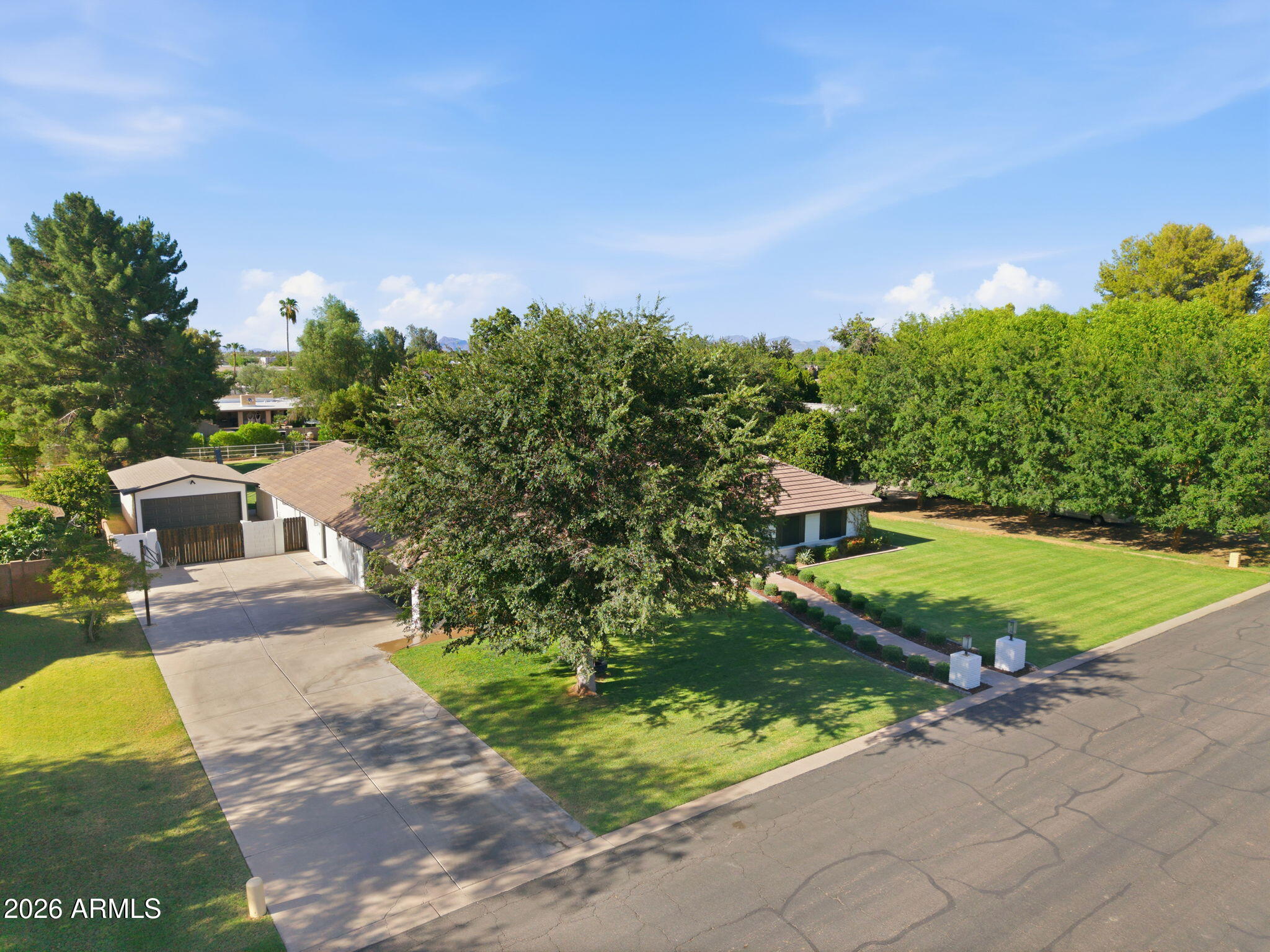 646 E LEAH Lane
