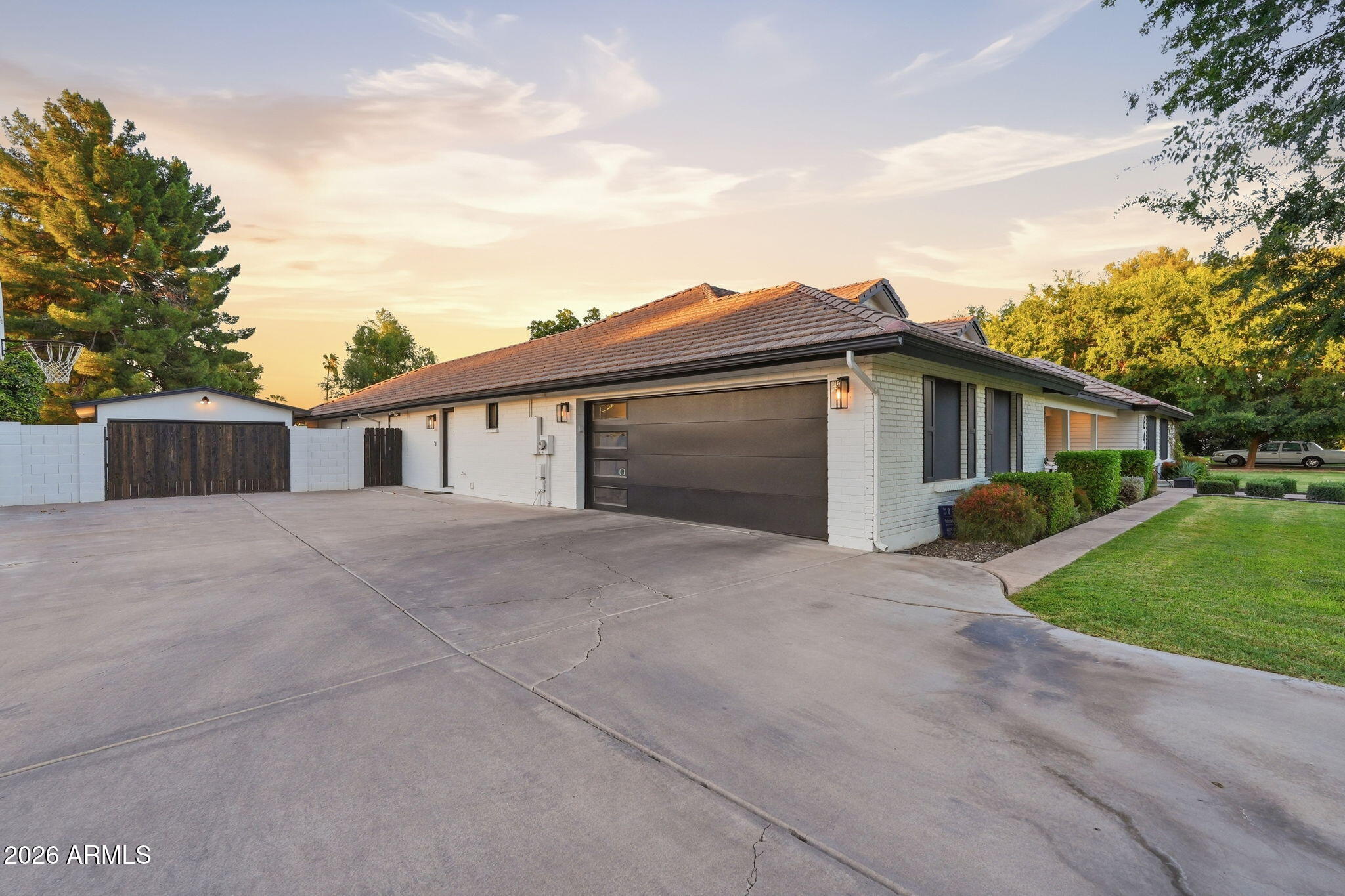 646 E LEAH Lane