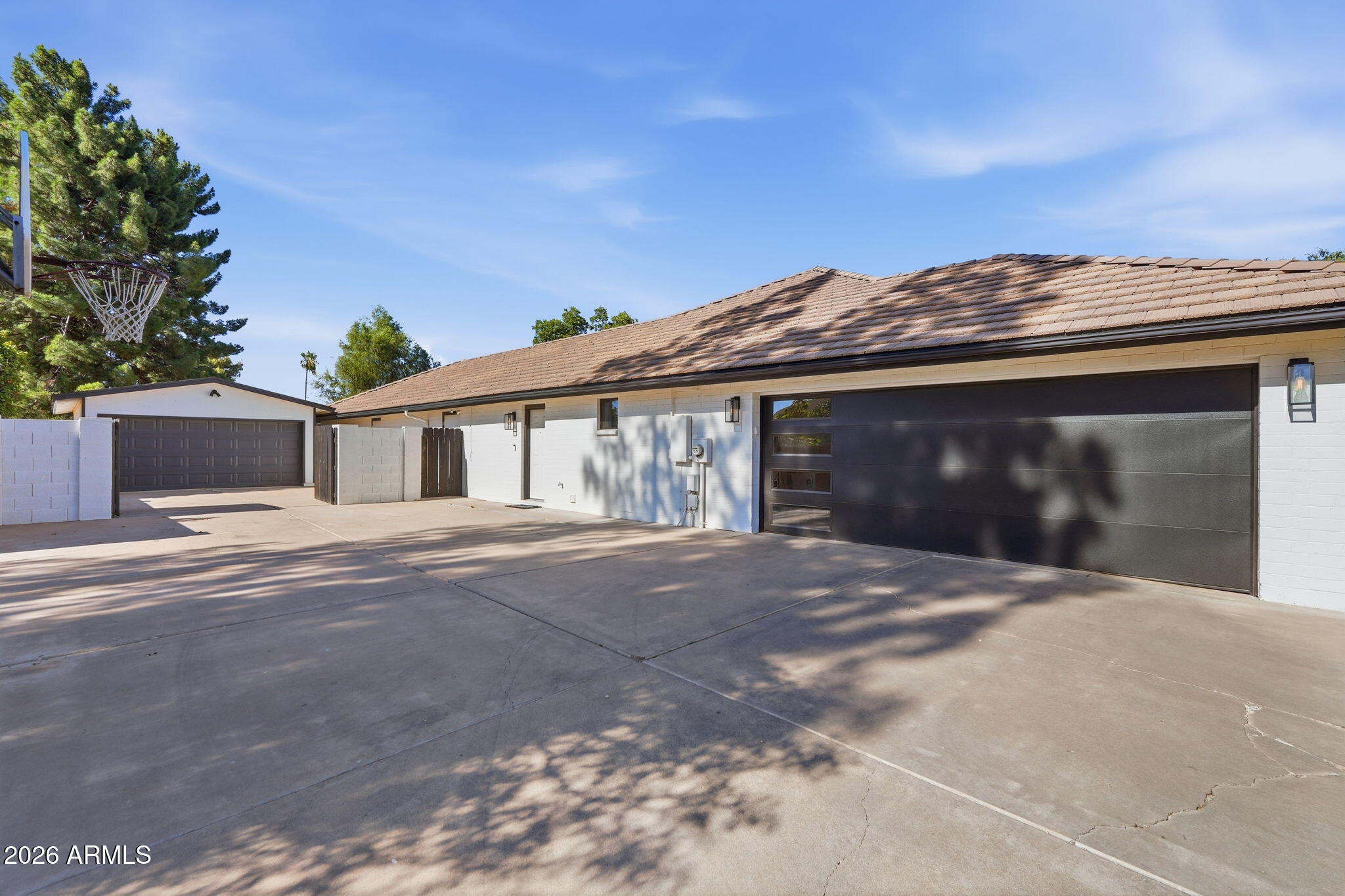 646 E LEAH Lane