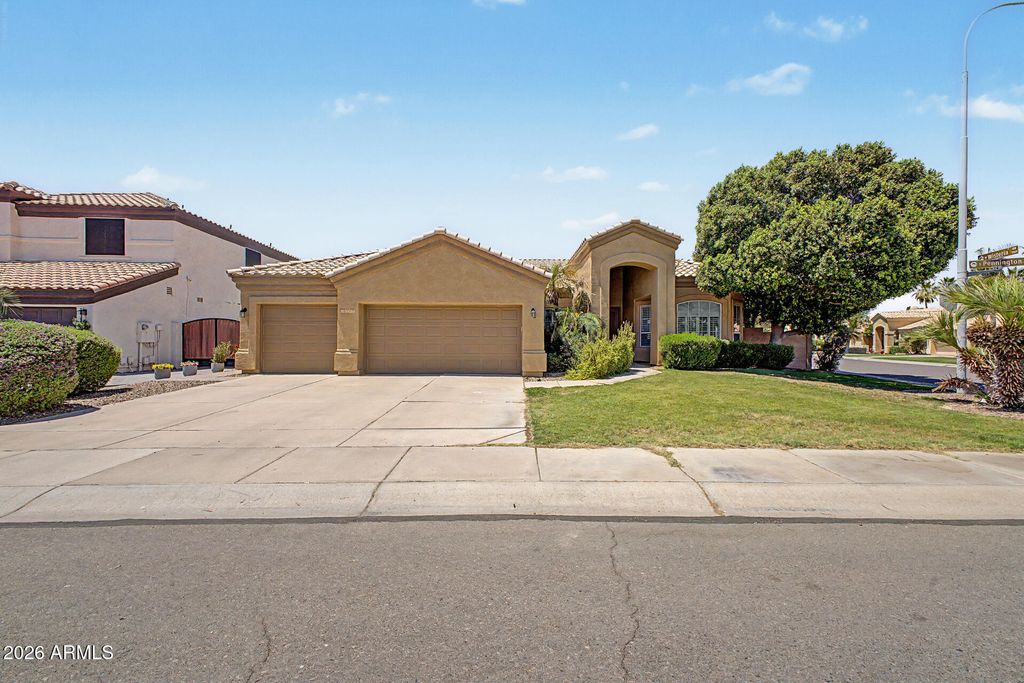Photo of 3092 S Pennington Drive, Chandler, AZ 85248 (MLS # 7015744)
