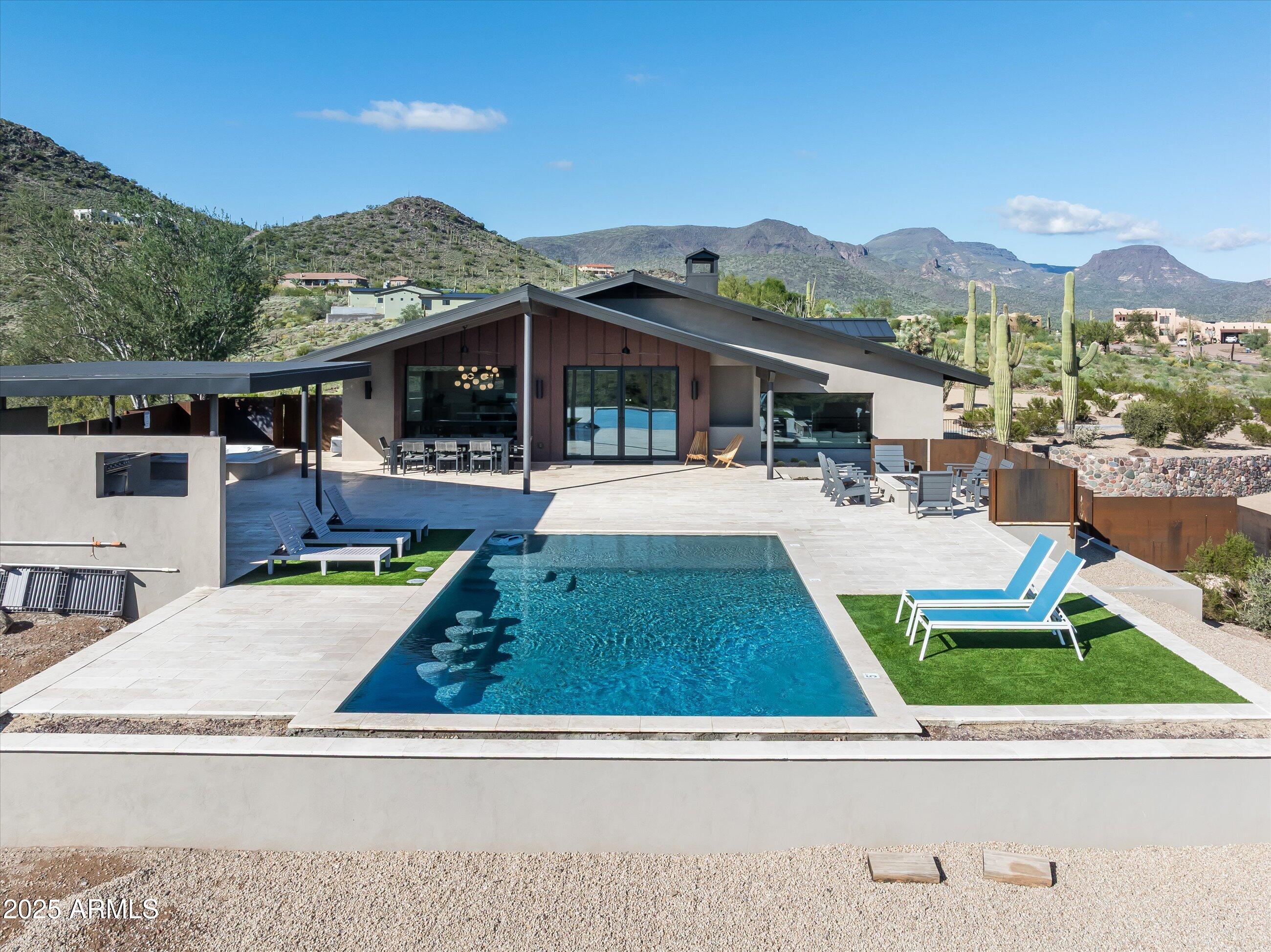 CAHAVA RANCH AREA AT BASE OF SEVEN SISTERS MOUNTAINS - Residential