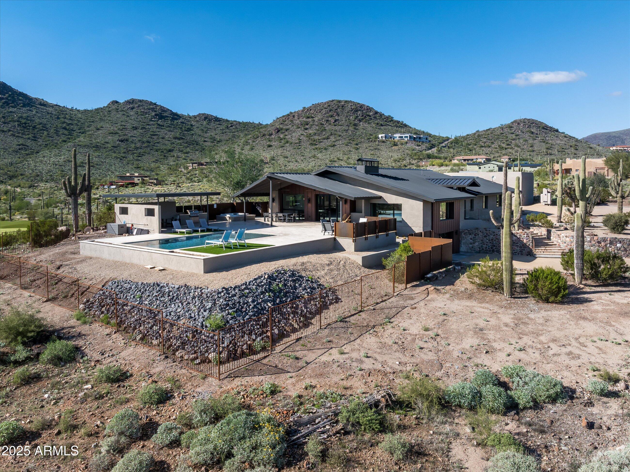 5201 E ROCKAWAY HILLS Drive