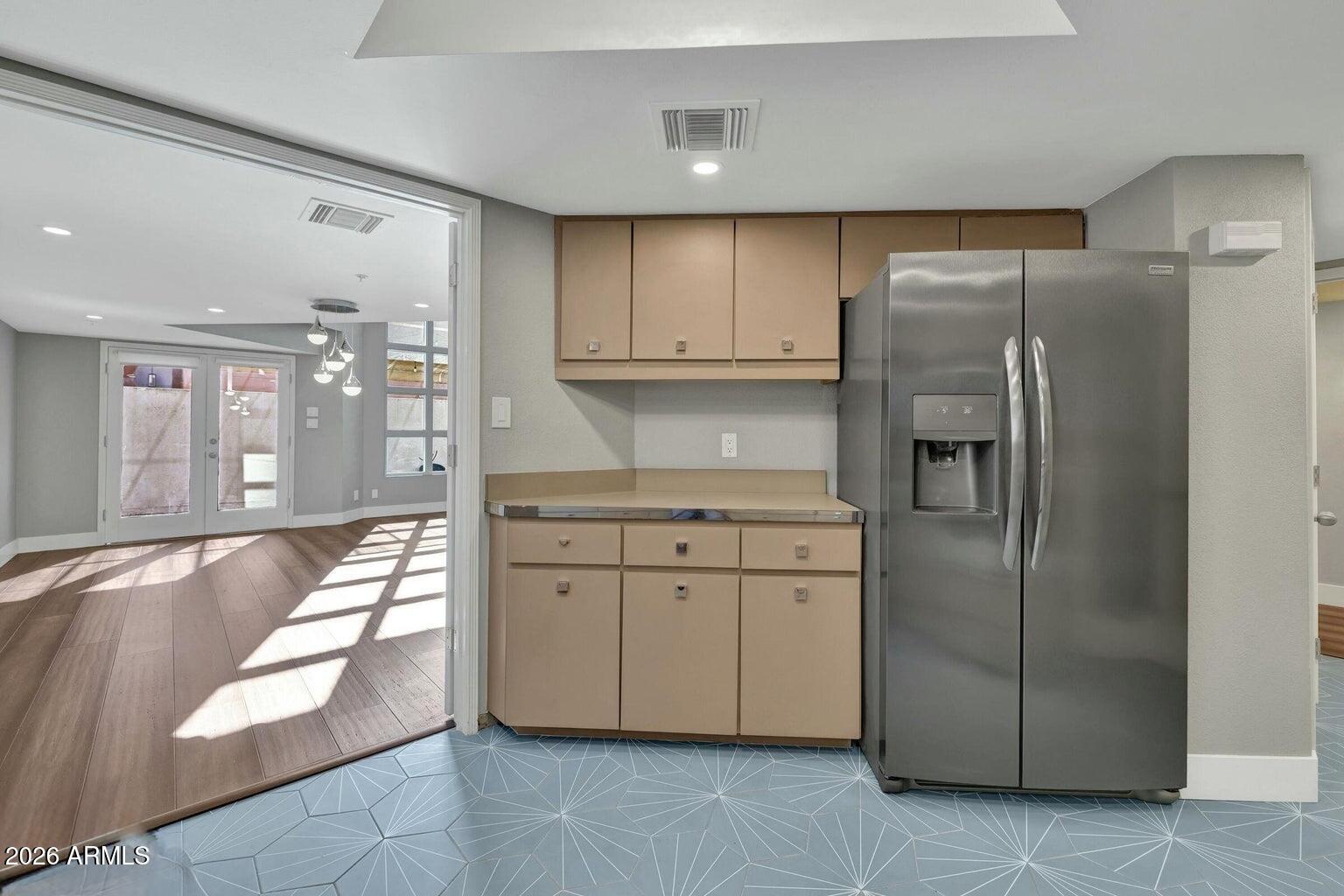 21 W PASADENA Avenue 1