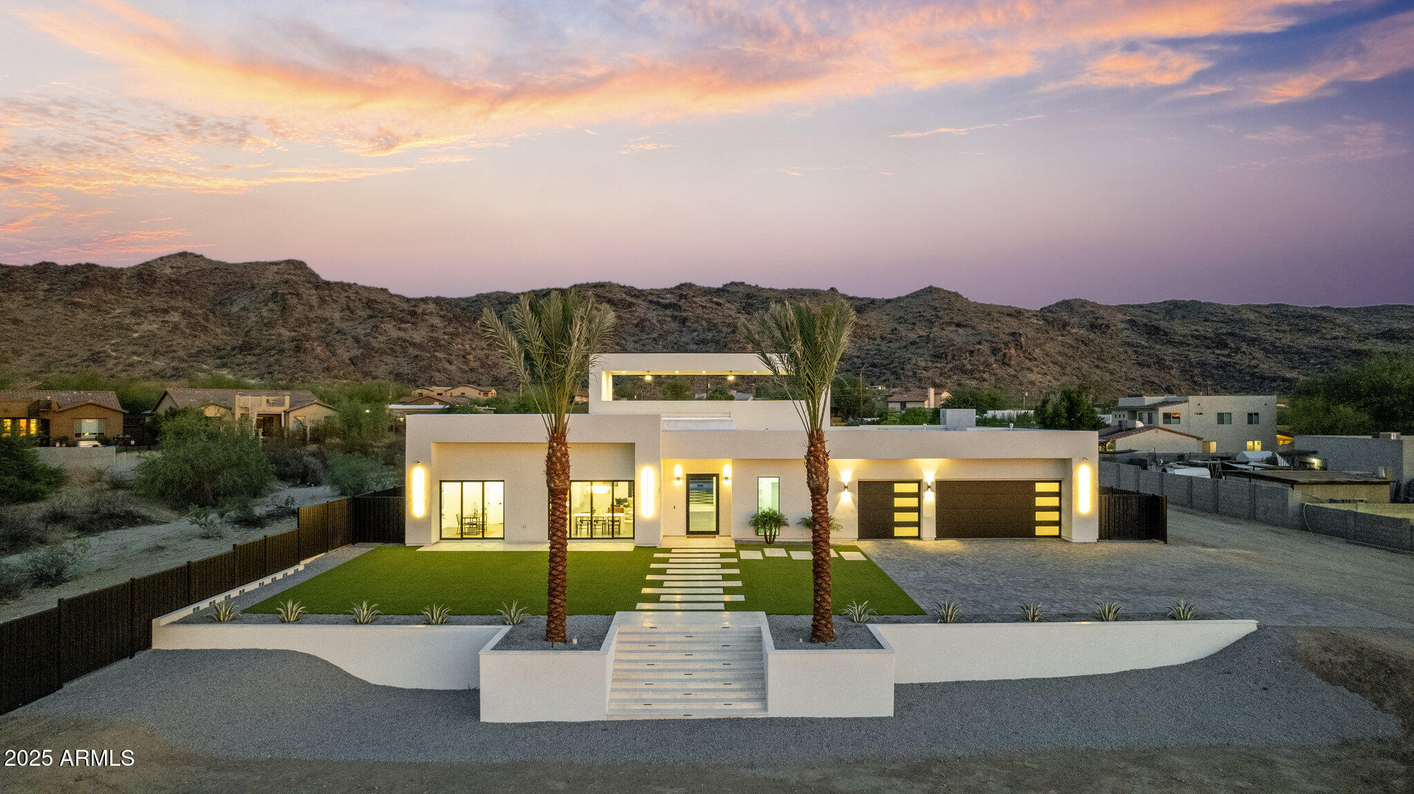 2305 E SOUTH MOUNTAIN Avenue