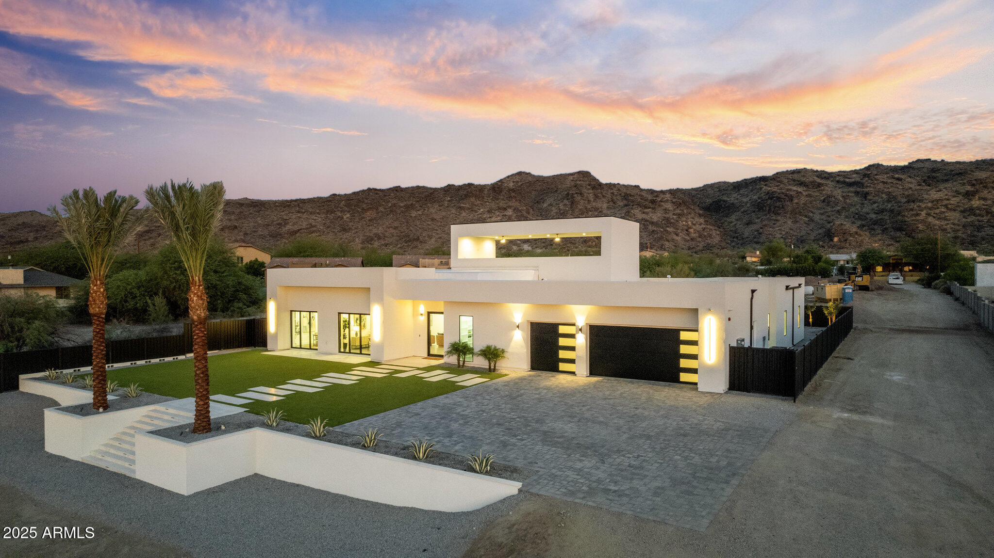 2305 E SOUTH MOUNTAIN Avenue