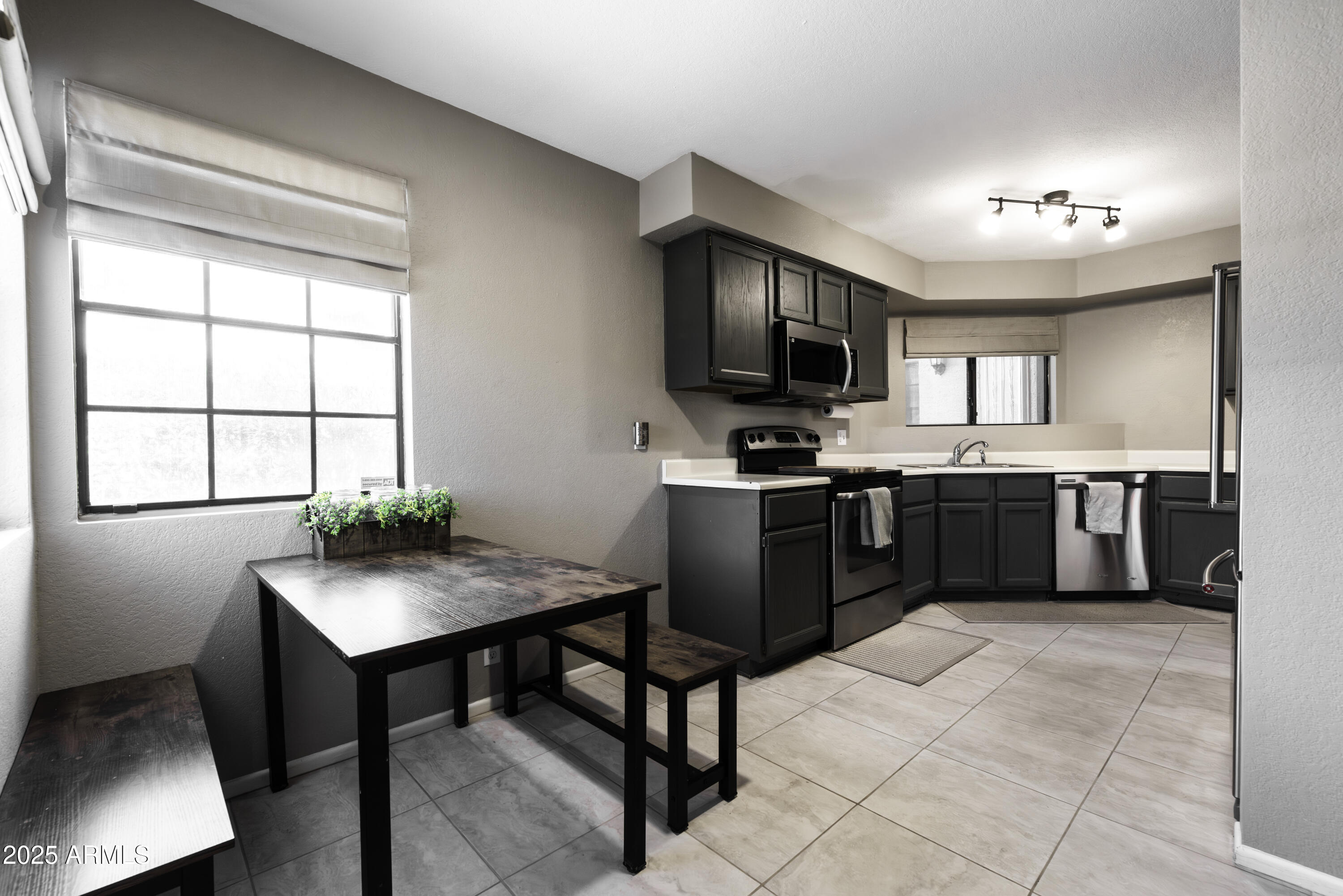 5924 E AIRE LIBRE Lane