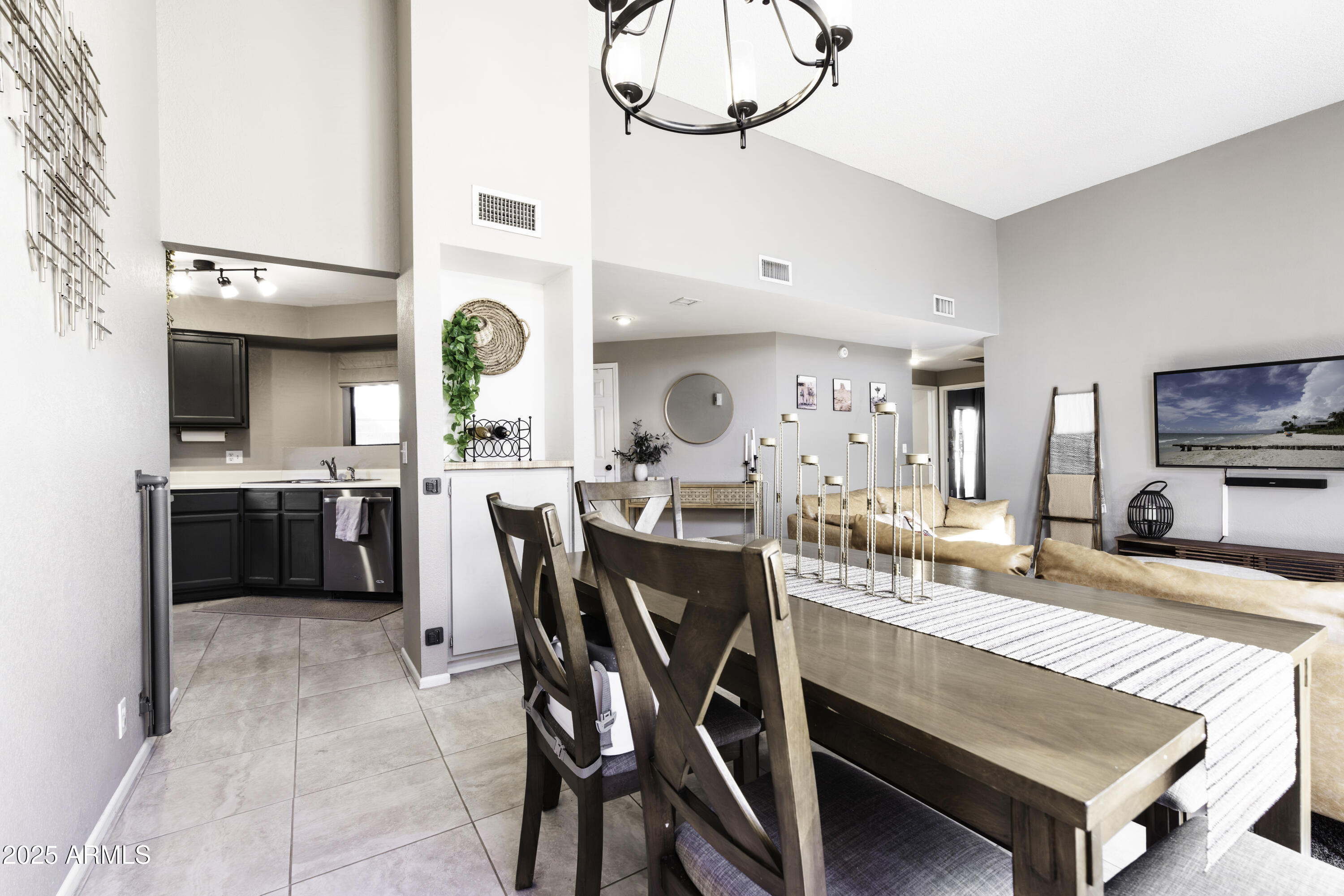 5924 E AIRE LIBRE Lane