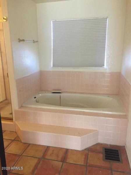 EXECUTIVE ACRES - Residential