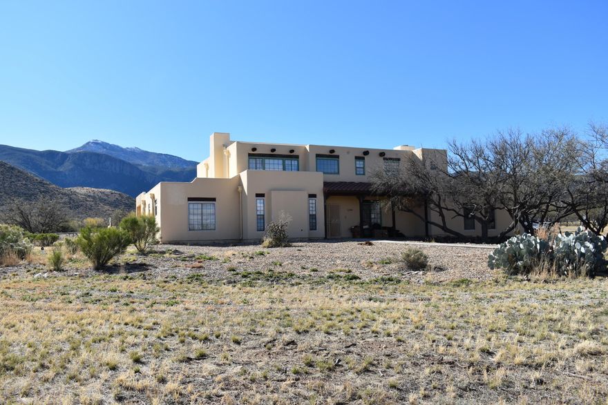 Large Sante Fe style home on over 2 acres. This home is located in a luxurious neighborhood at the base of the Huachuca Mountains.
Large open living room with vaulted ceilings and fireplace. The second story is dedicated to the master suite and a loft/office area. Although the home is in need
of some TLC from a new owner it has a lot of potential to be your dream home