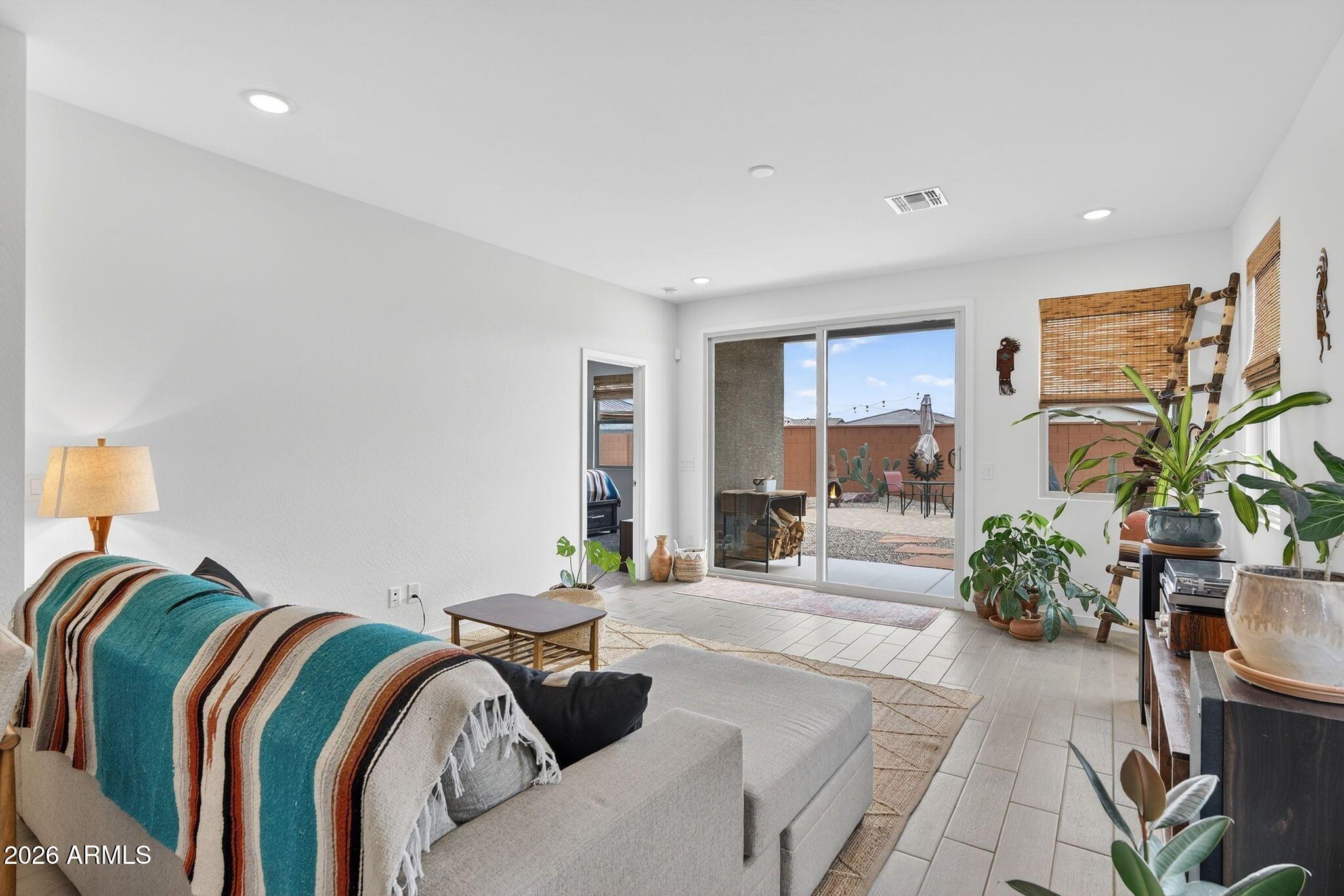 40415 W SUNLAND Drive