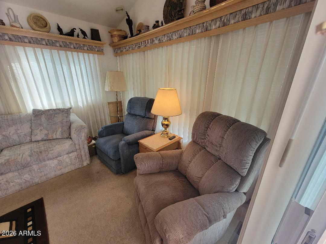 220 E MESQUITE Drive