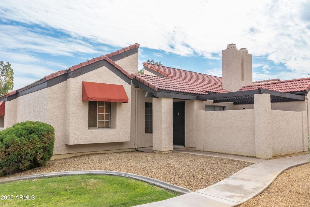 Photo of 2123 E Kirkland Lane #4, Tempe, AZ 85281 (MLS # 6932589)