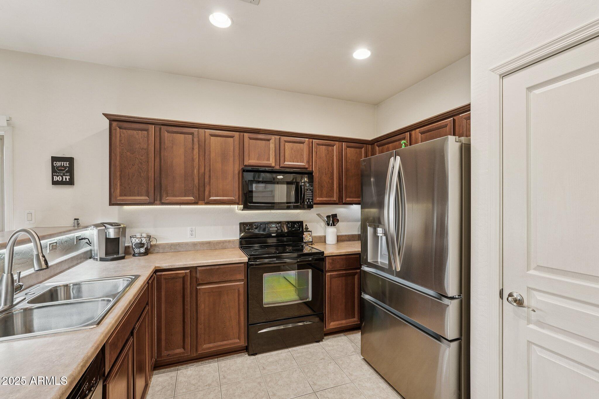 8759 W SURREY Avenue