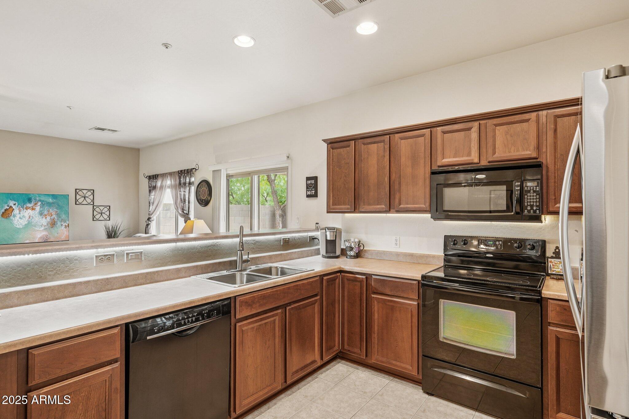 8759 W SURREY Avenue