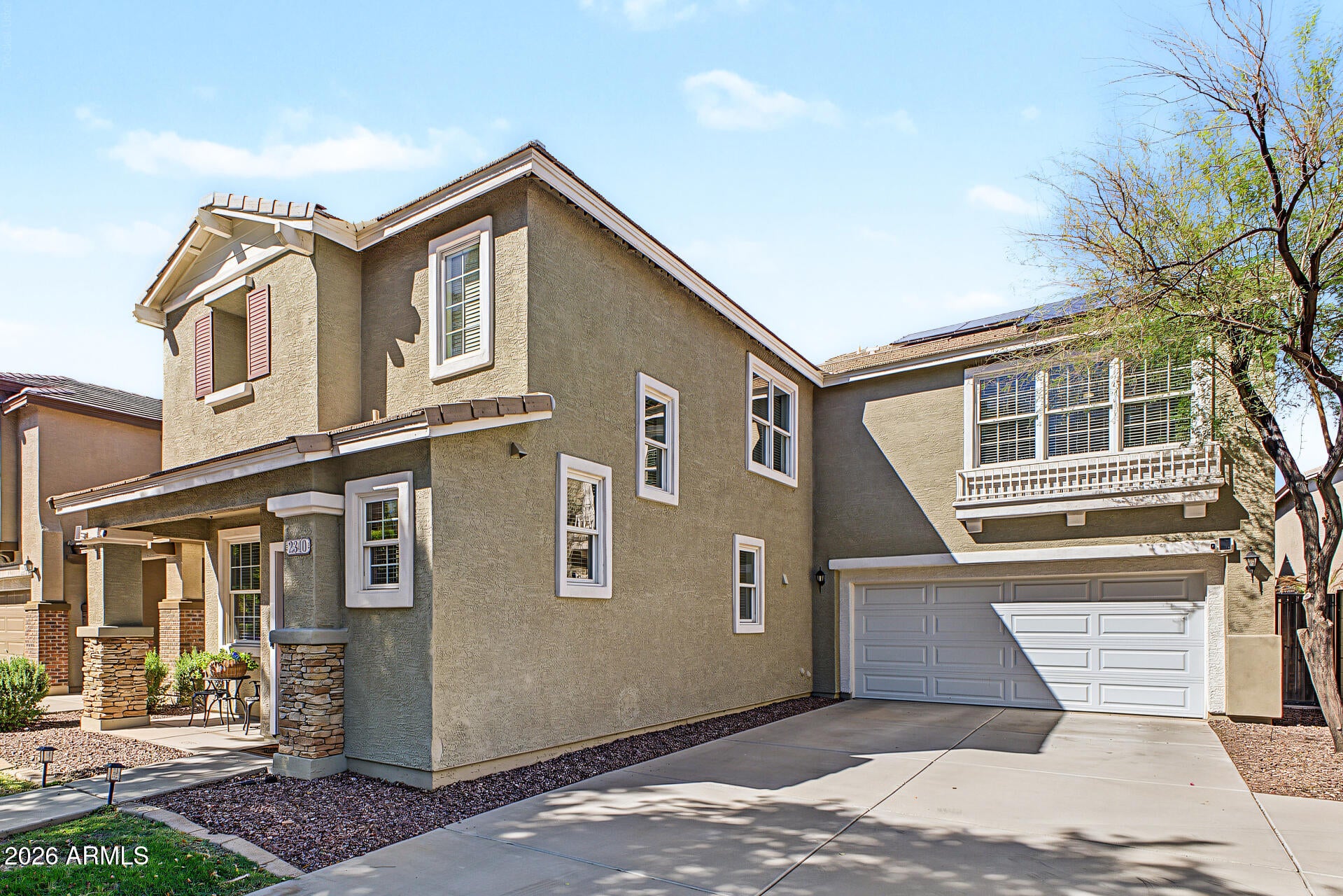 2340 E WAYLAND Drive
