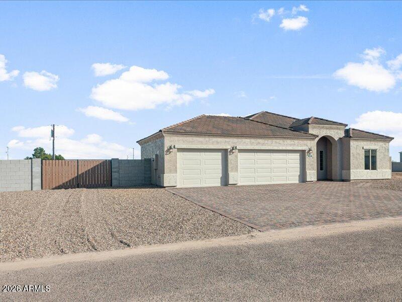 8611 W MISSION HILLS Drive