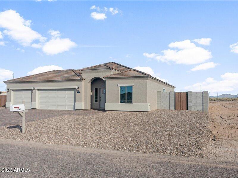 8611 W MISSION HILLS Drive
