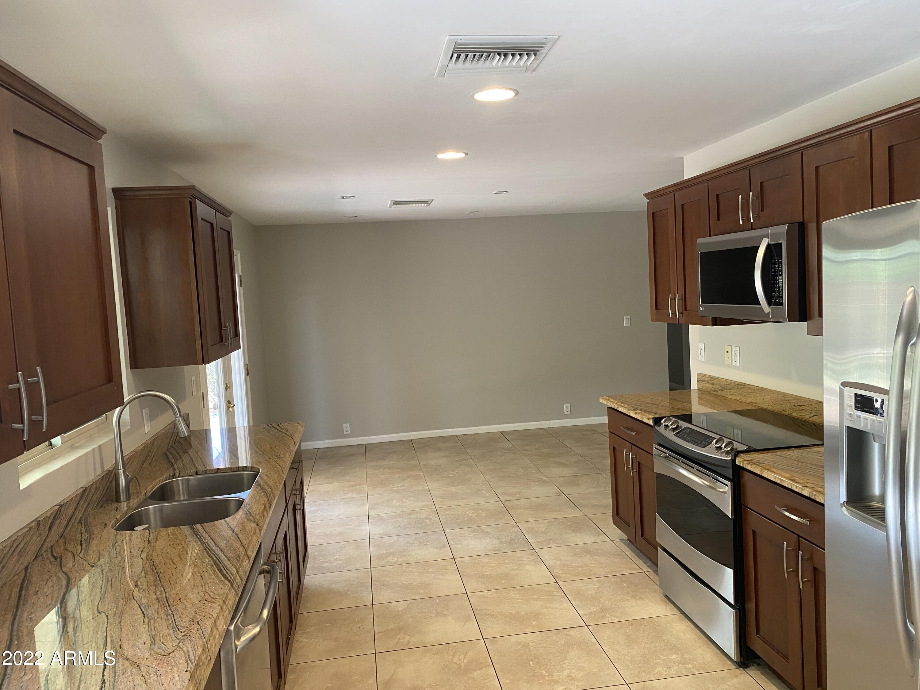 2126 S VENTURA Drive