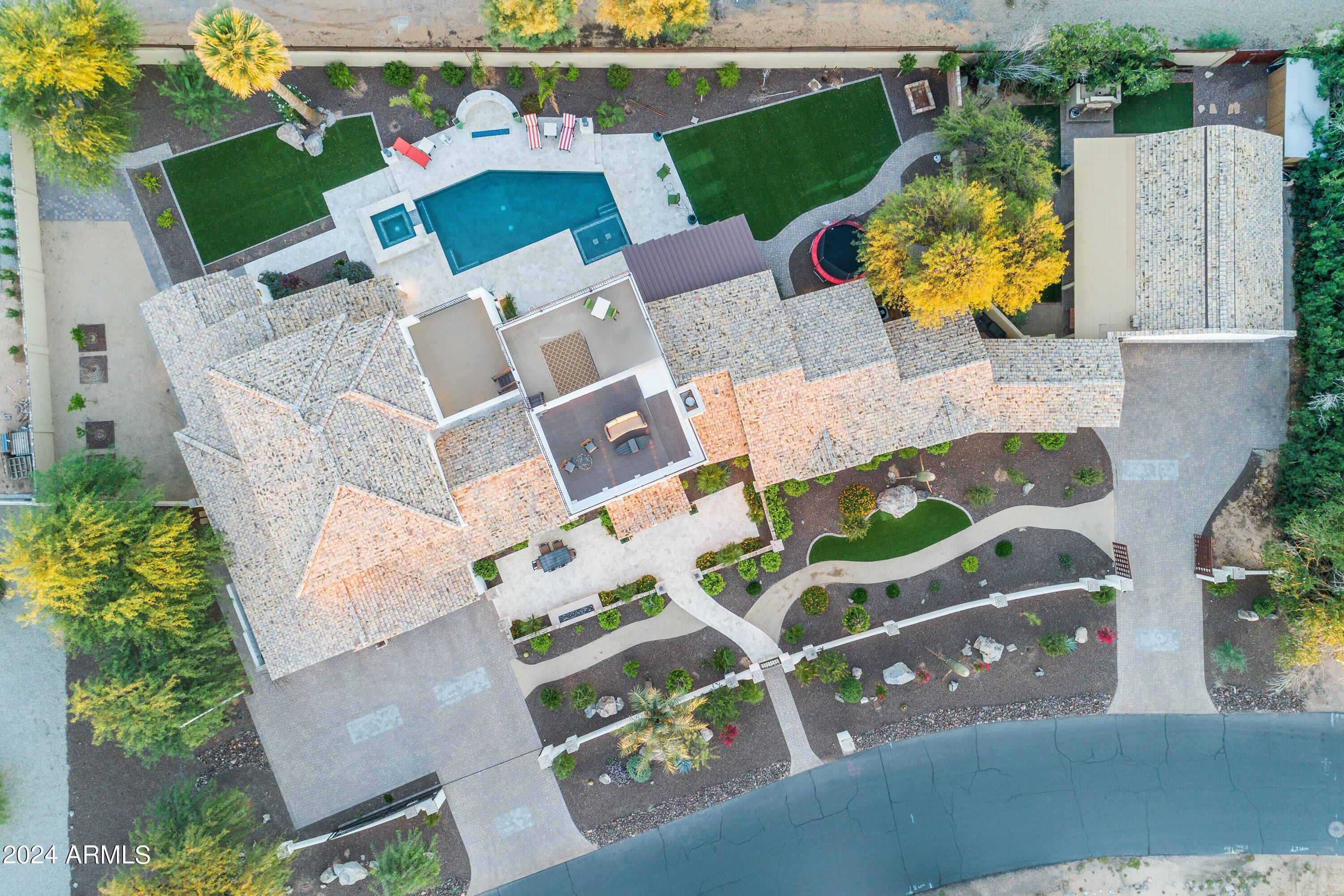 6521 N Smoke Tree Lane