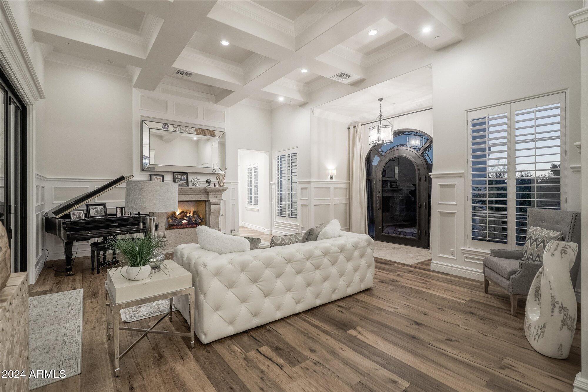 6521 N Smoke Tree Lane