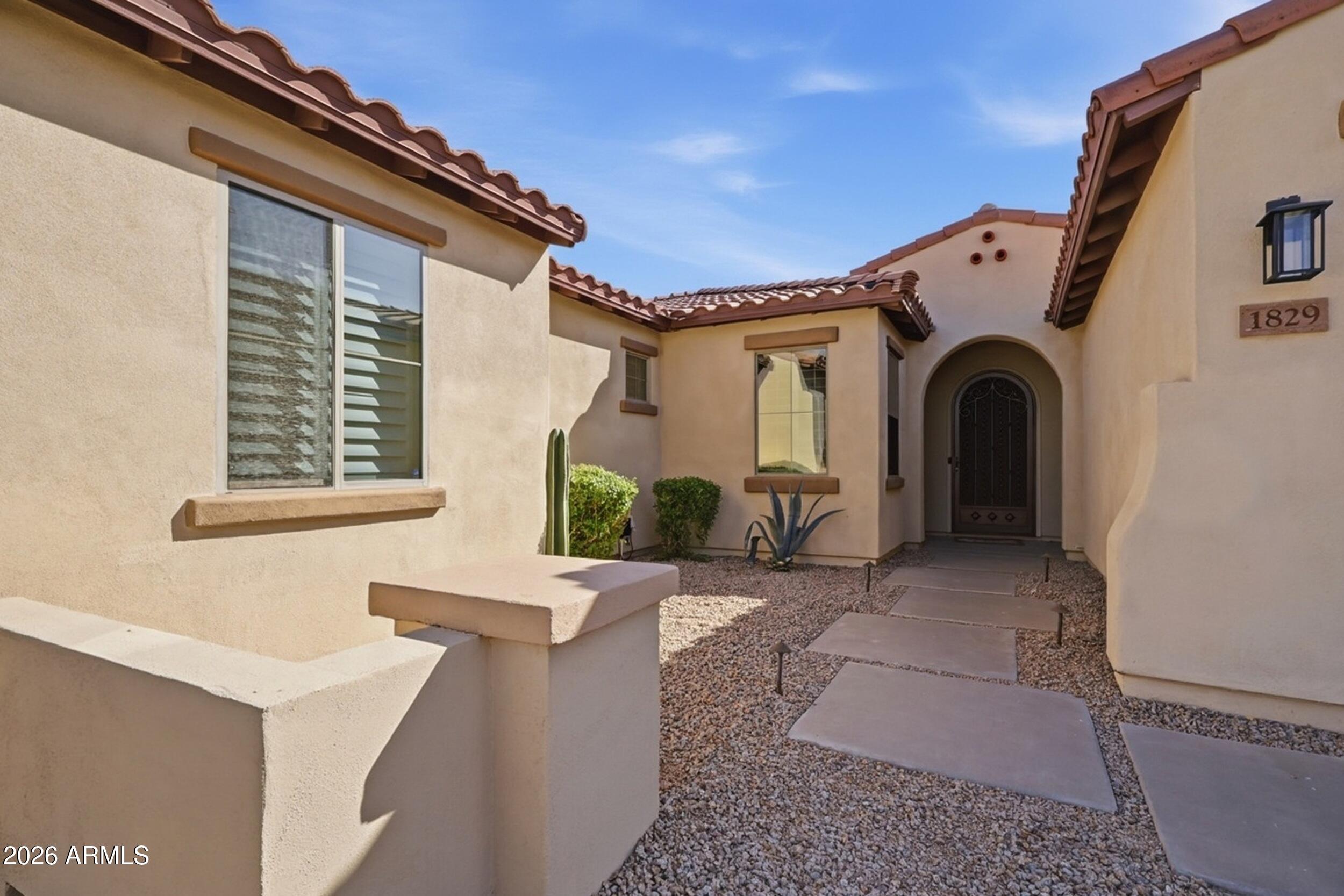 1829 W ALOE VERA Drive