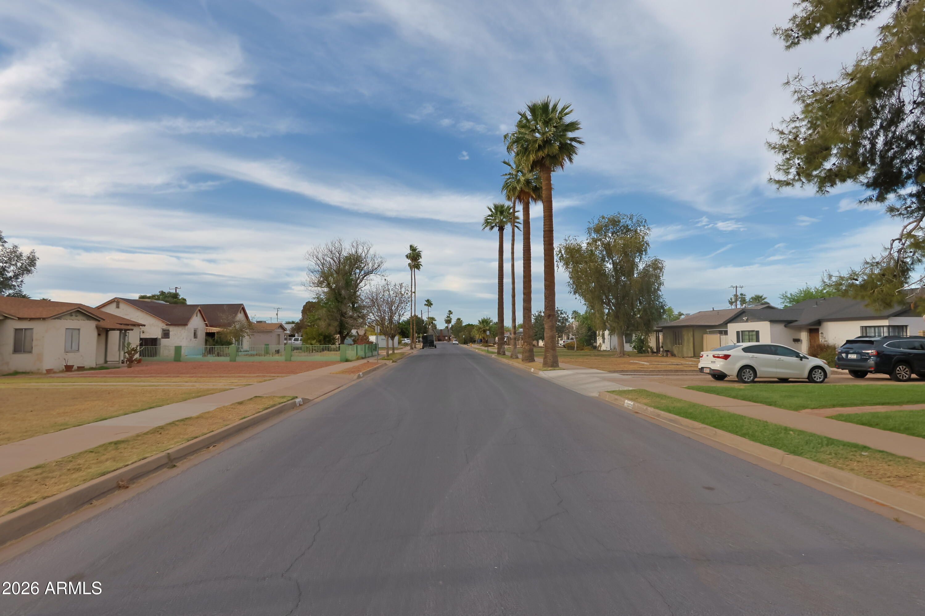 2206 N LAUREL Avenue