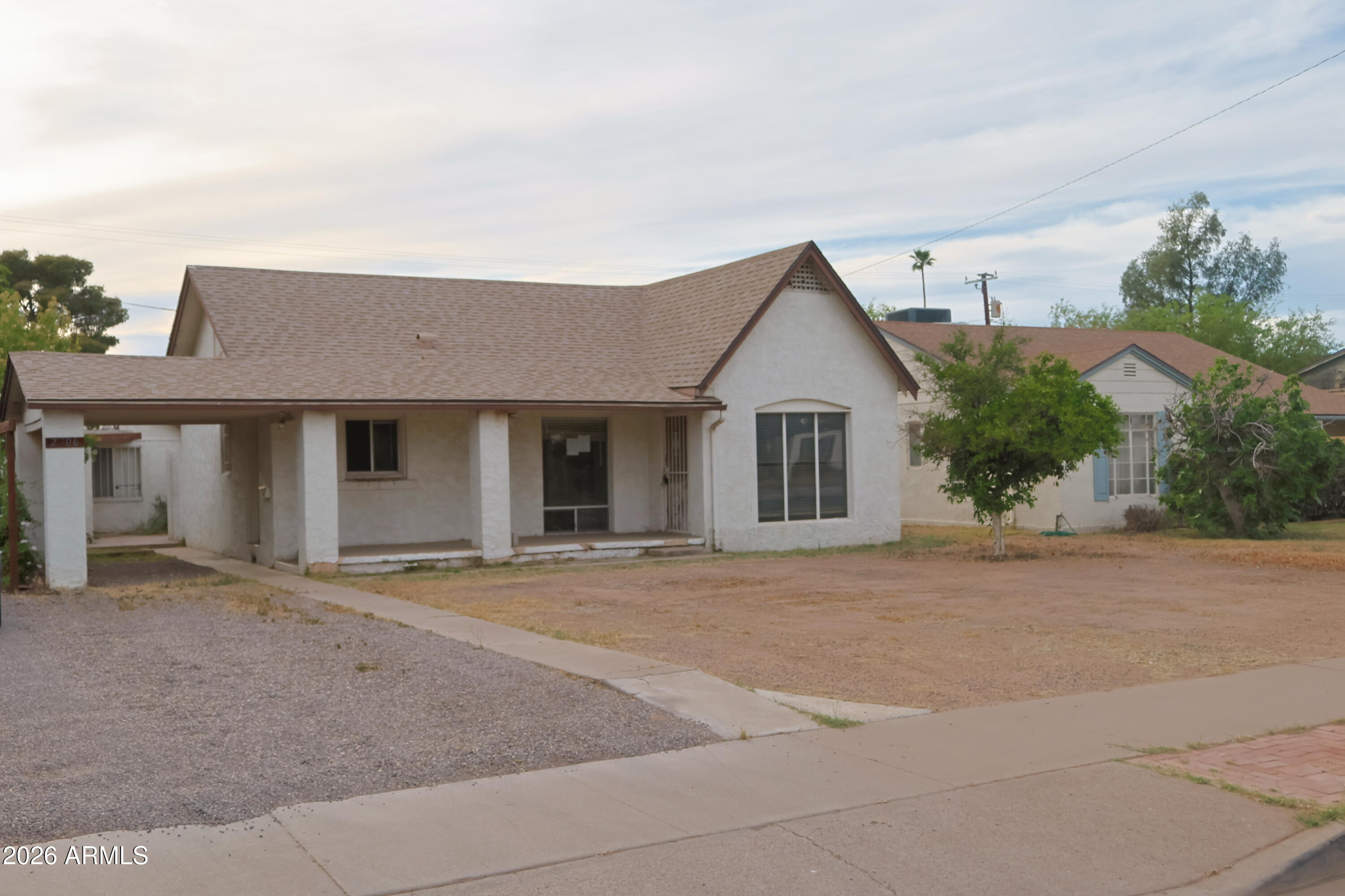 2206 N LAUREL Avenue