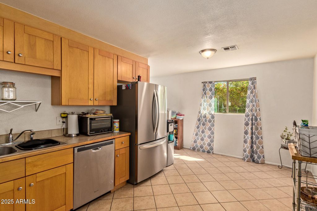 Photo of 2922 W Diana Avenue, Phoenix, AZ 85051 (MLS # 6935968)