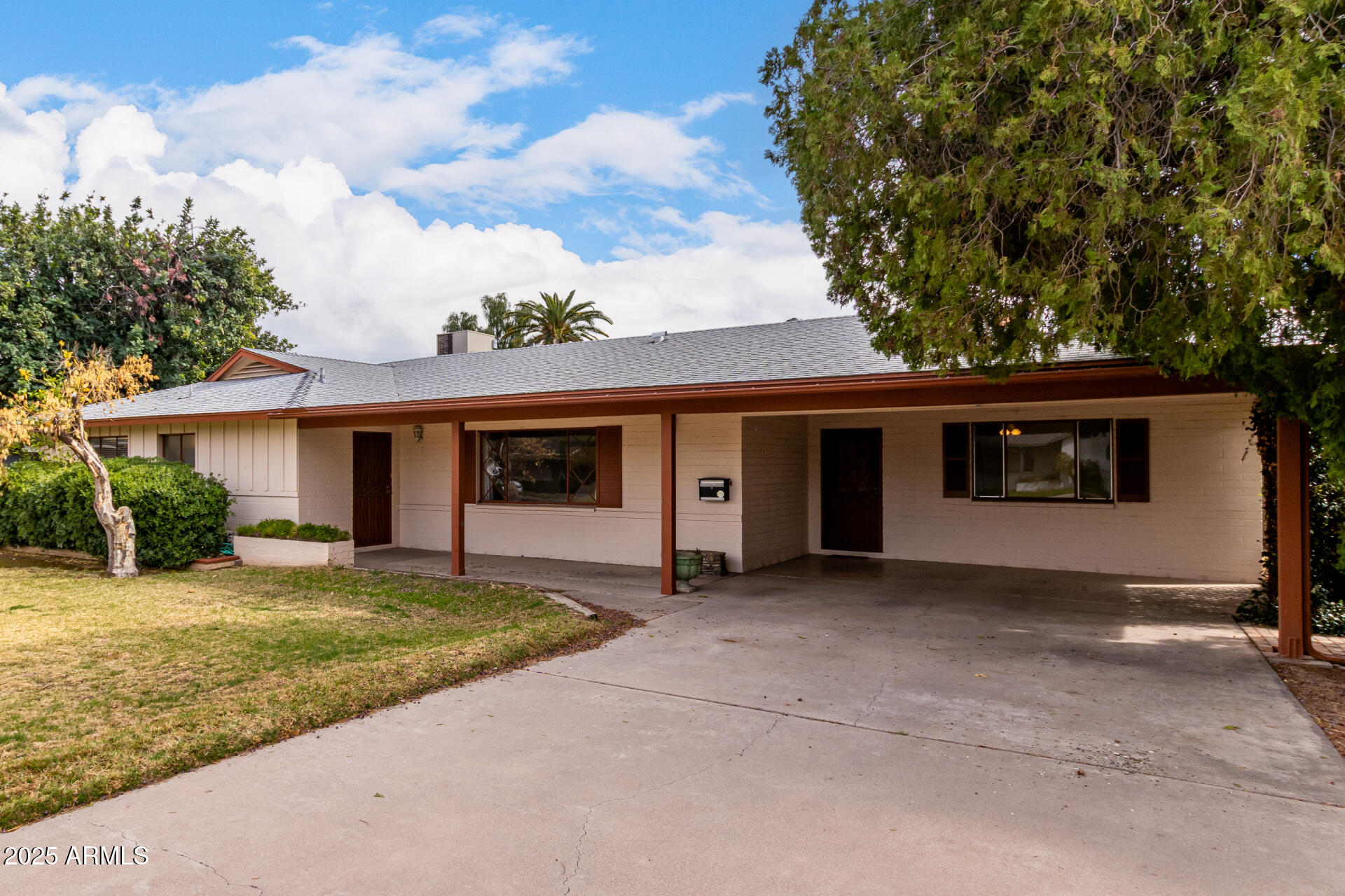 4249 E MITCHELL Drive