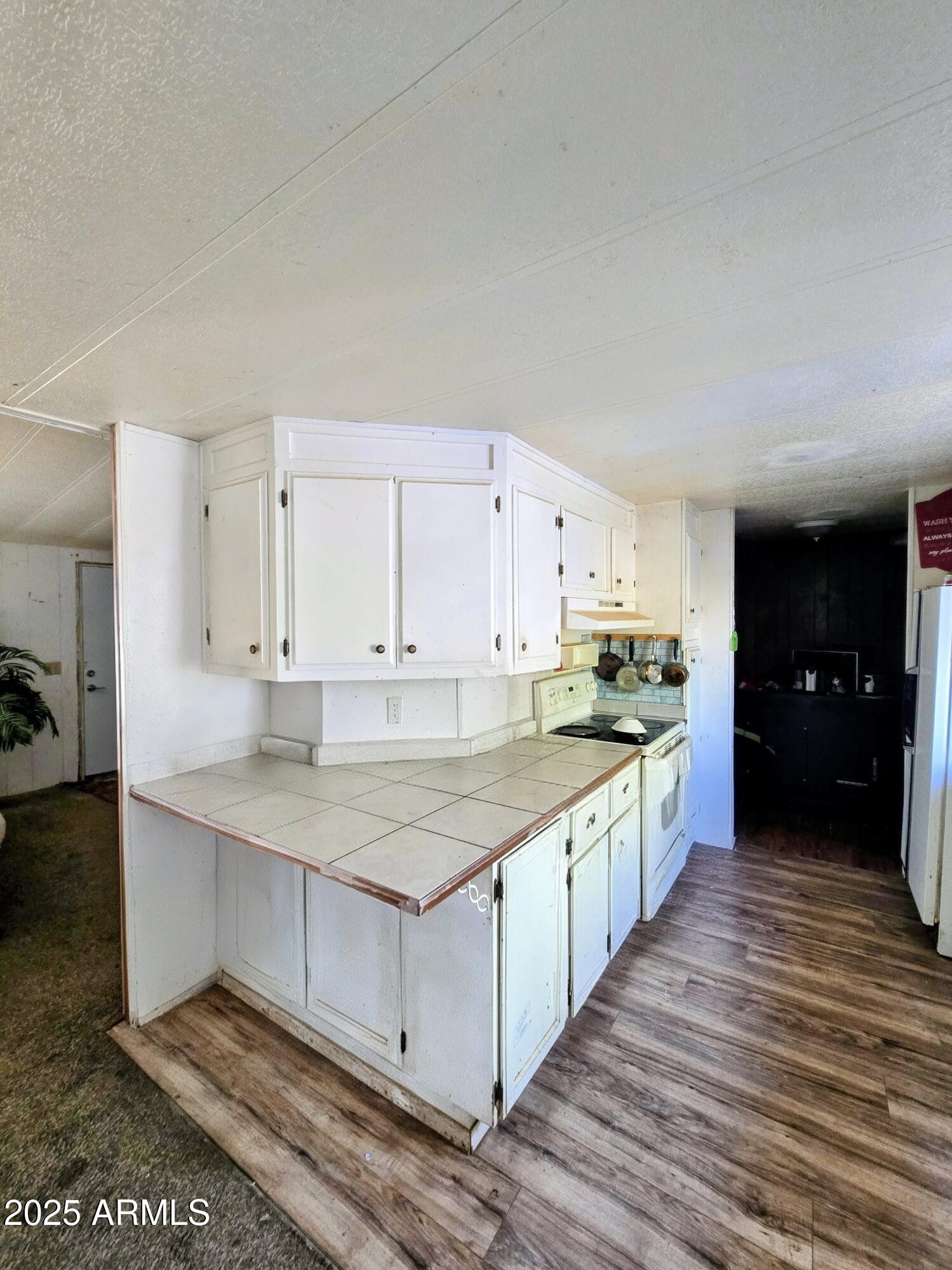 3220 W CABALLERO Drive