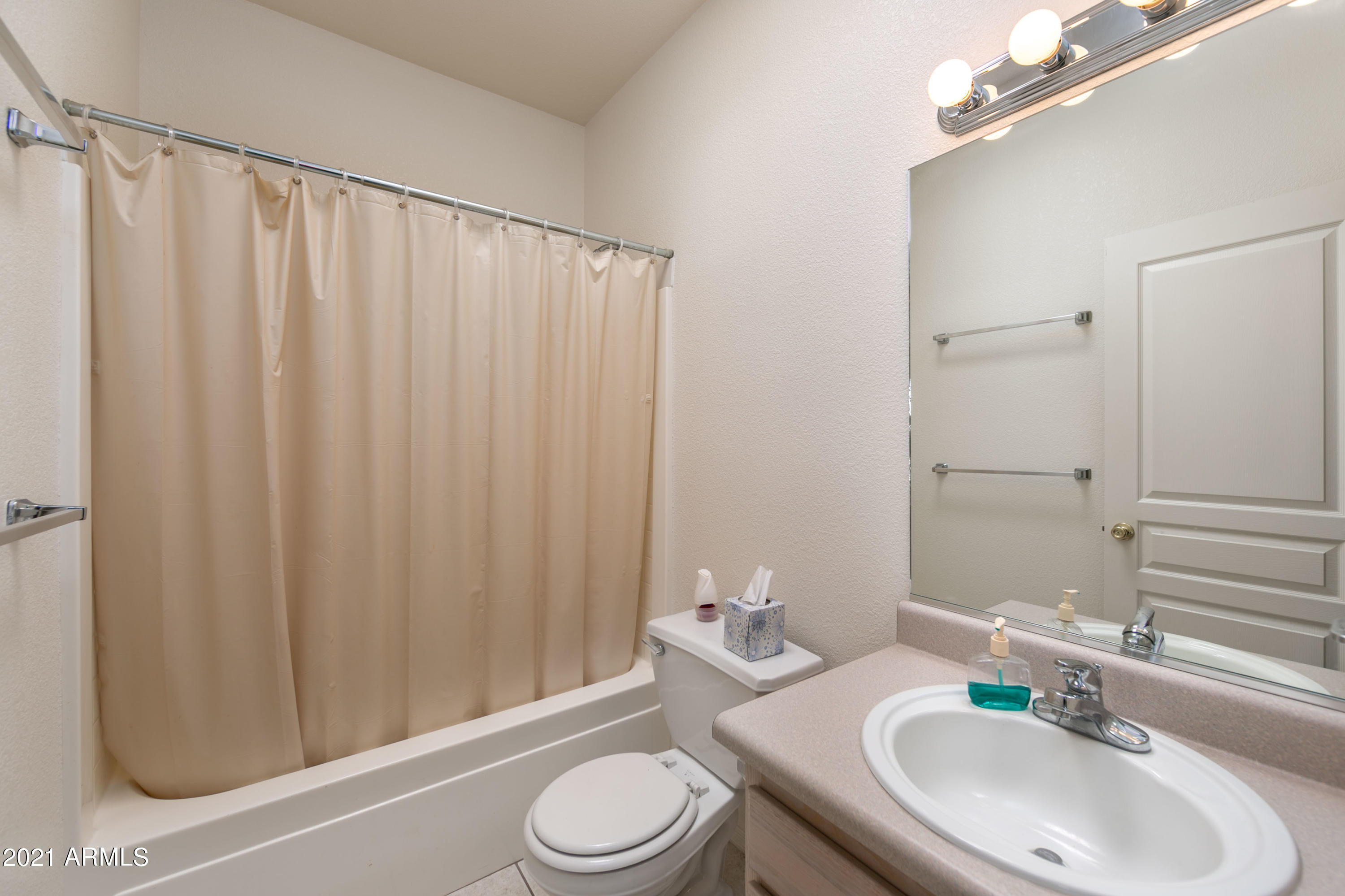 LONDON SQUARE UNIT 2 - Residential