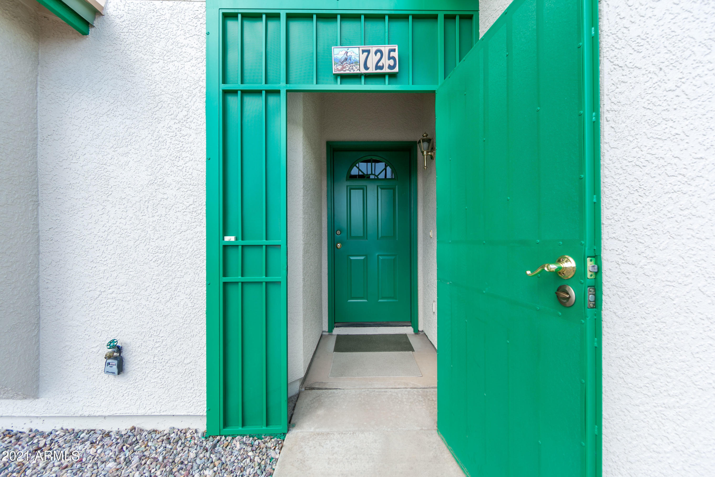 LONDON SQUARE UNIT 2 - Residential