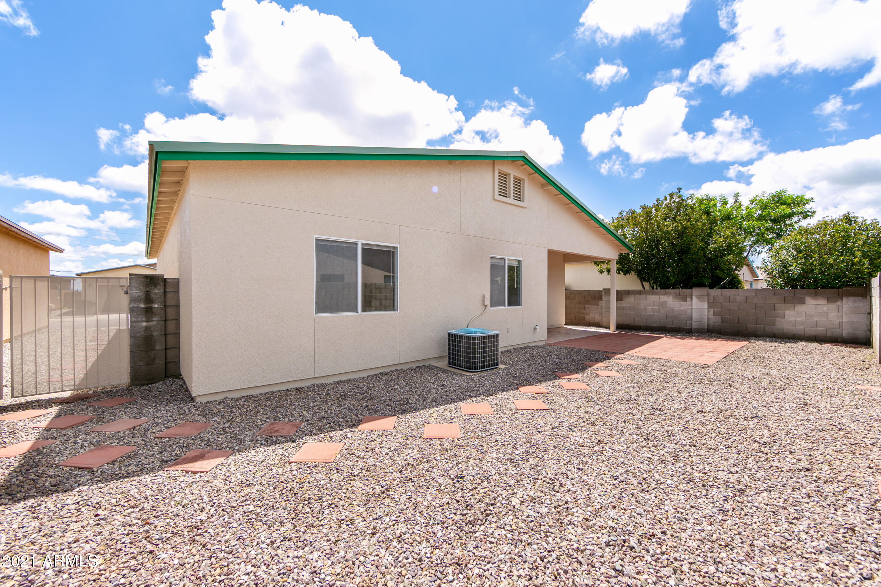 LONDON SQUARE UNIT 2 - Residential