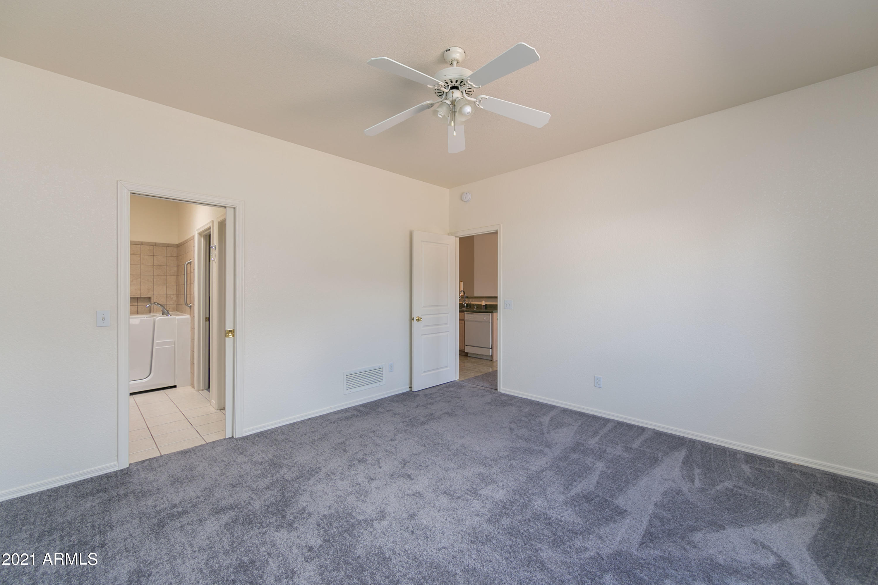 LONDON SQUARE UNIT 2 - Residential