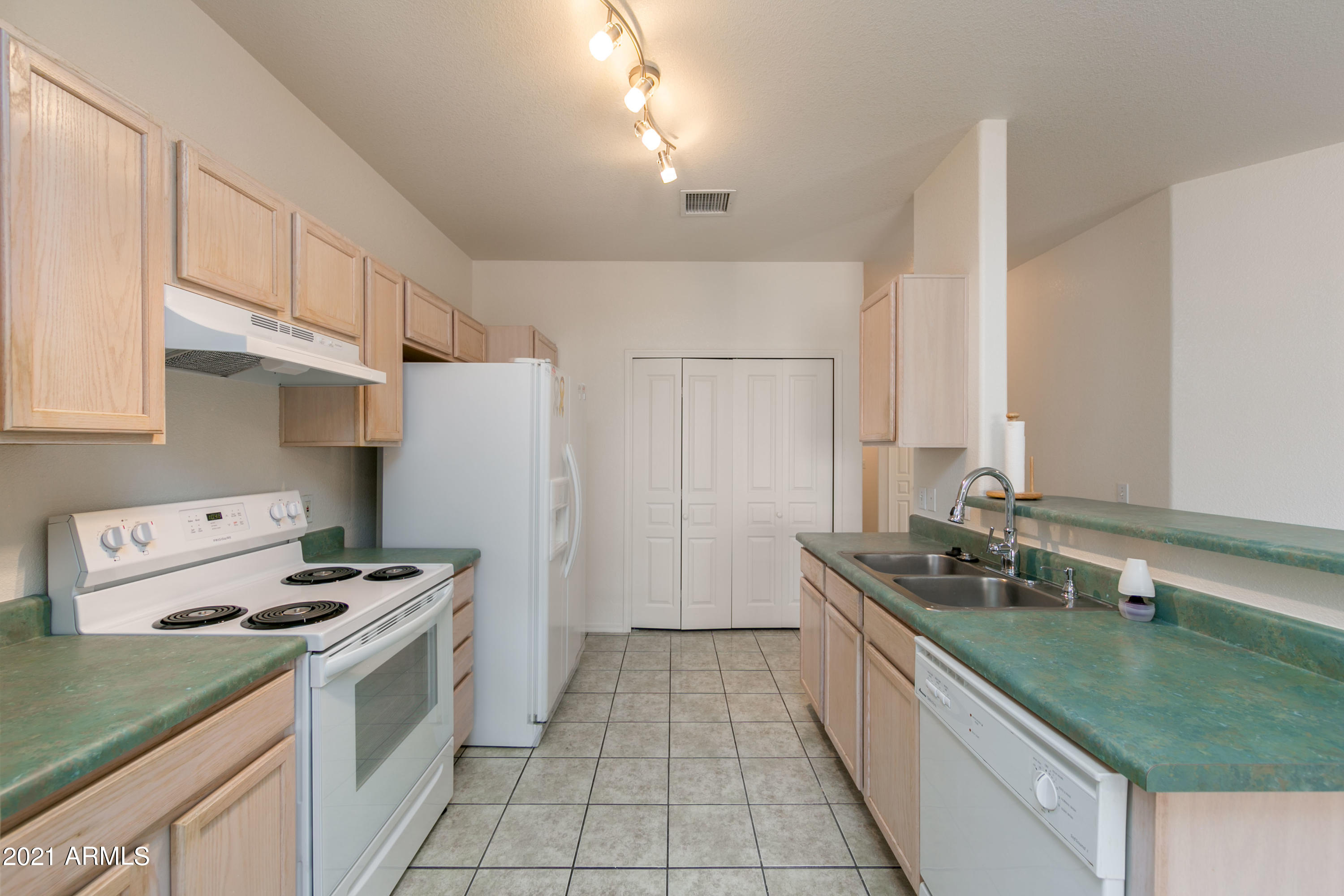 LONDON SQUARE UNIT 2 - Residential