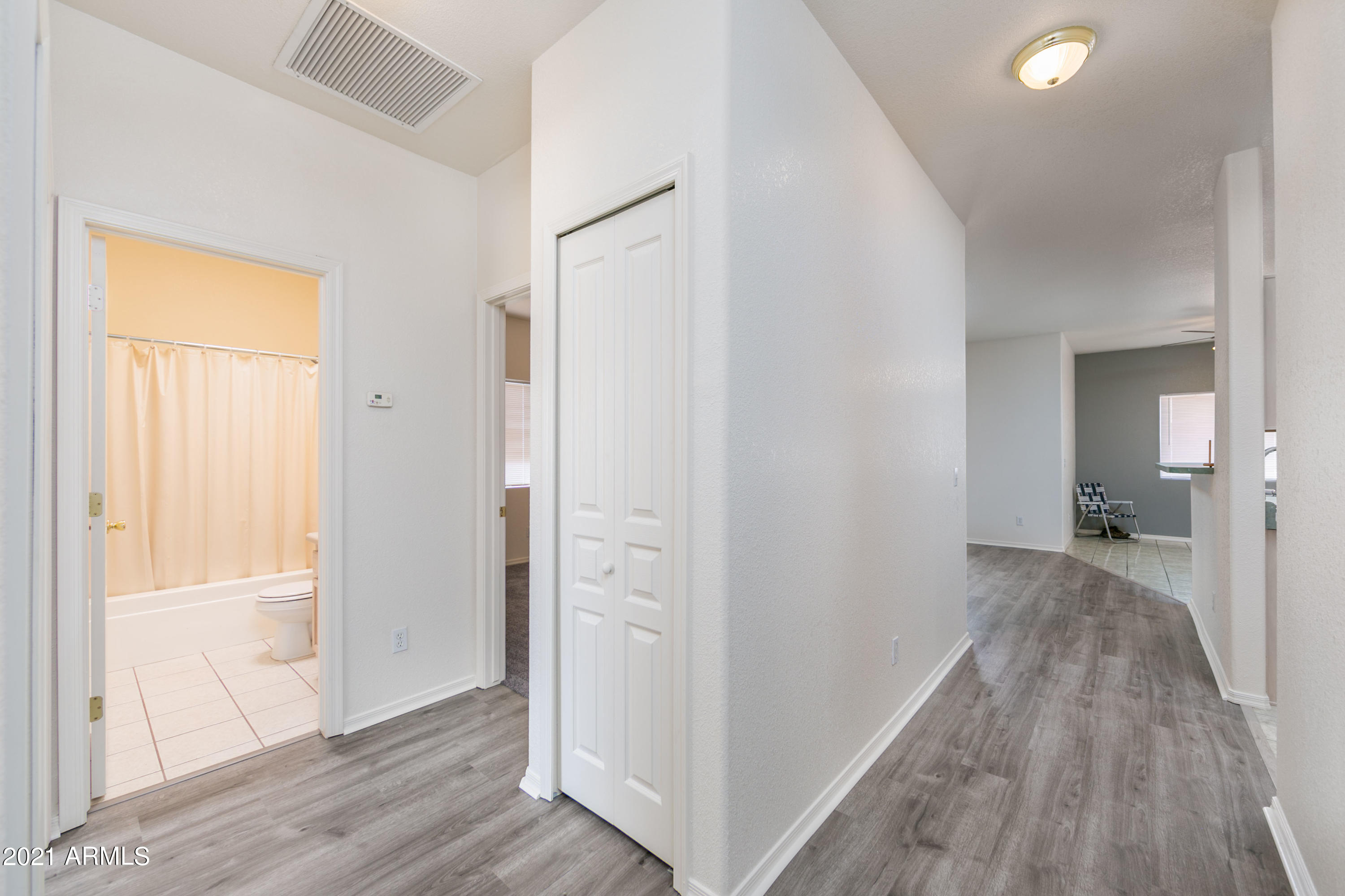 LONDON SQUARE UNIT 2 - Residential