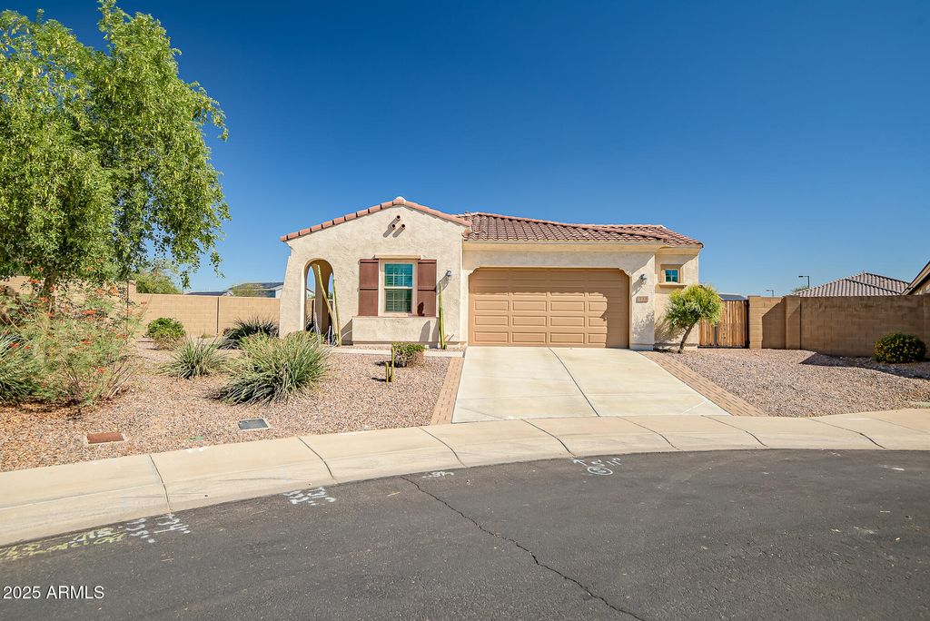 Photo of 733 S 198th Lane, Buckeye, AZ 85326 (MLS # 6931114)