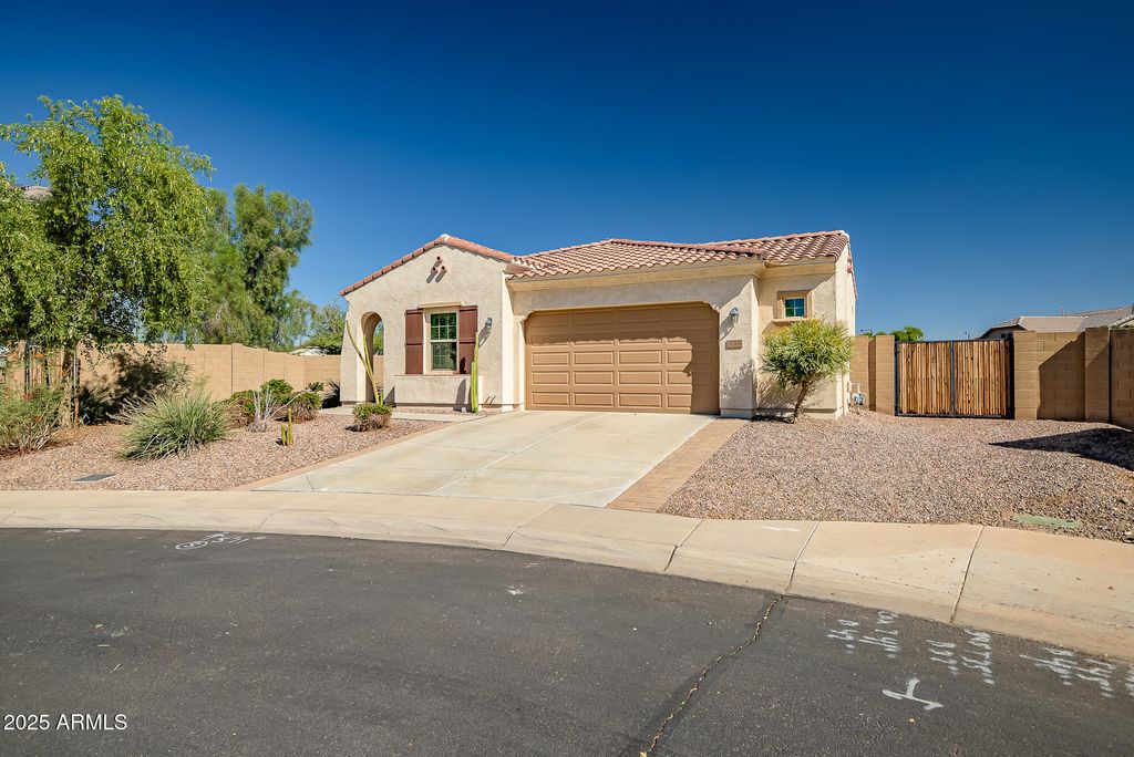 Photo of 733 S 198th Lane, Buckeye, AZ 85326 (MLS # 6931114)